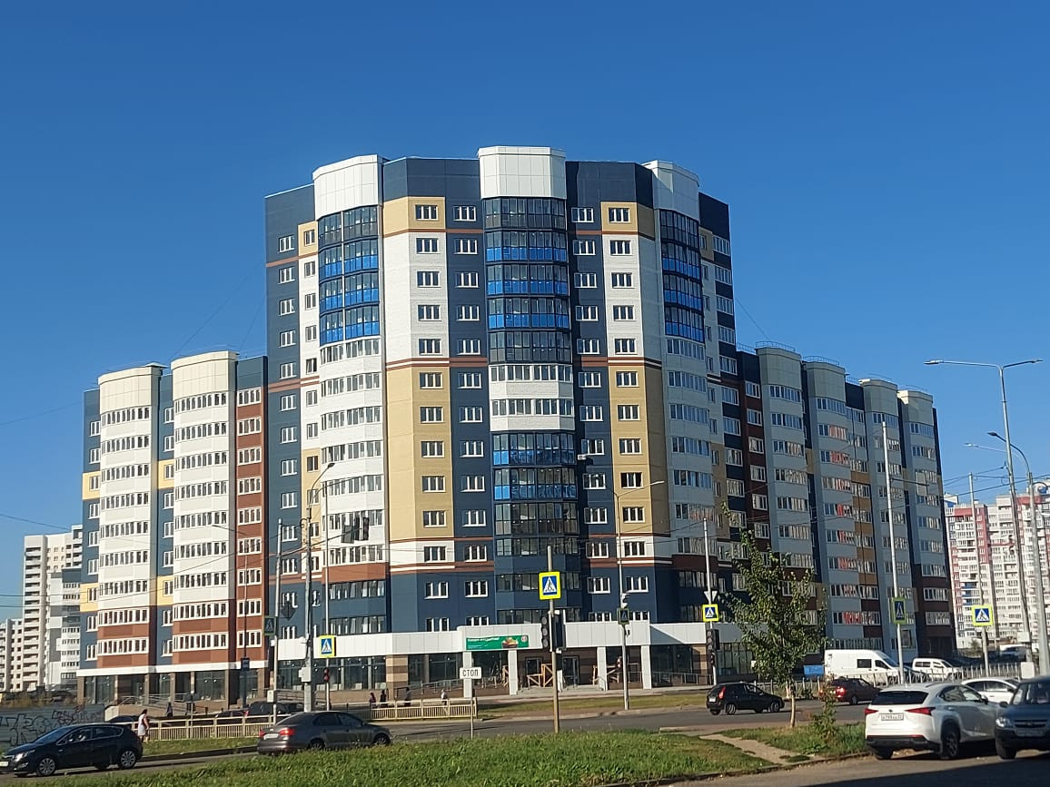 Купить 1-комнатную квартиру, 52 м² по адресу Брянск, улица Горбатова, 35,  13 этаж за 3 700 000 руб. в Домклик — поиск, проверка, безопасная сделка с  жильем в офисе Сбербанка.