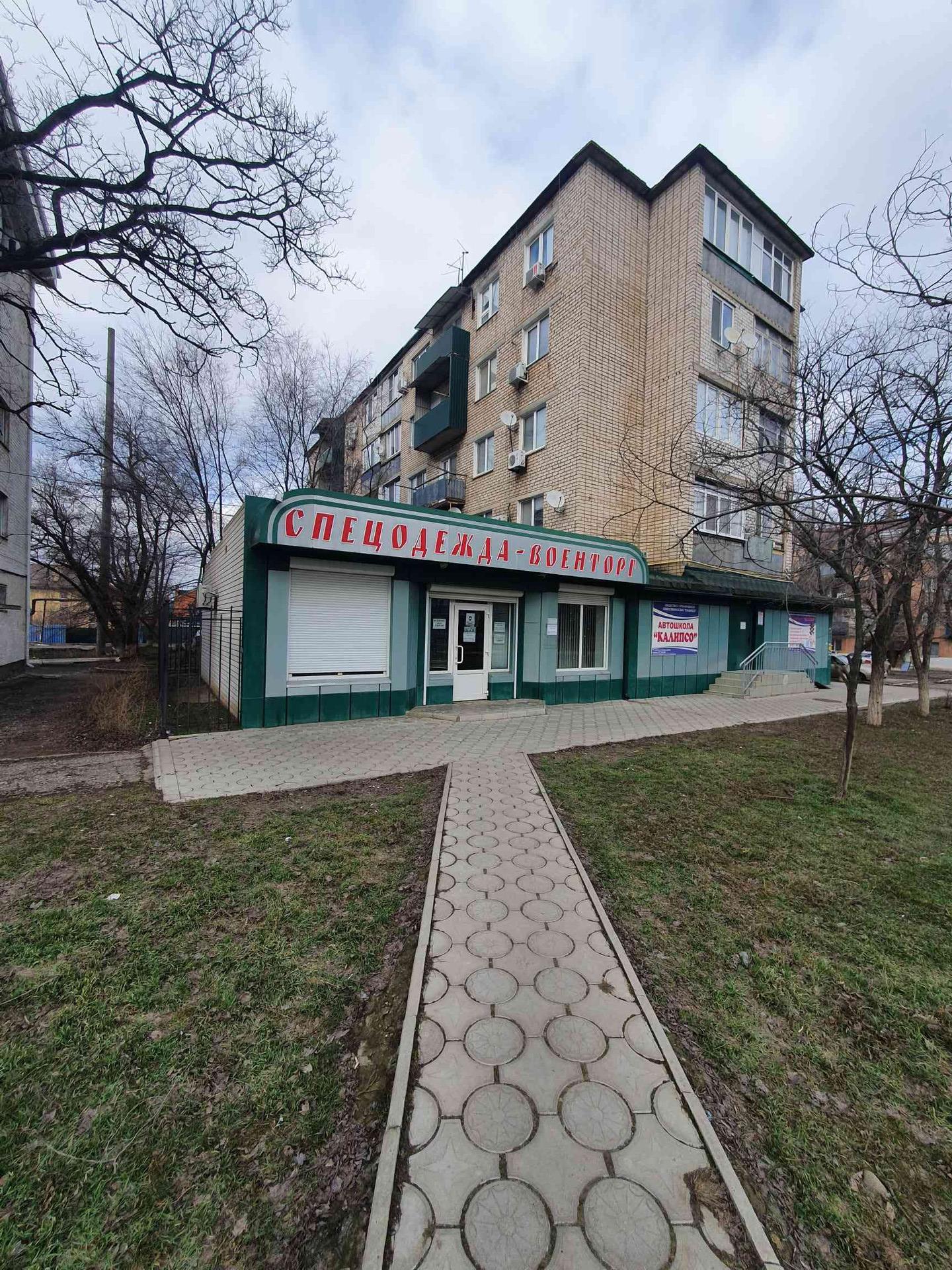 Купить торговое помещение, 70 м² по адресу Республика Калмыкия, Элиста,  улица В.И. Ленина, 273, 1 этаж за 4 000 000 руб. в Домклик — поиск,  проверка, безопасная сделка с недвижимостью в офисе Сбербанка.