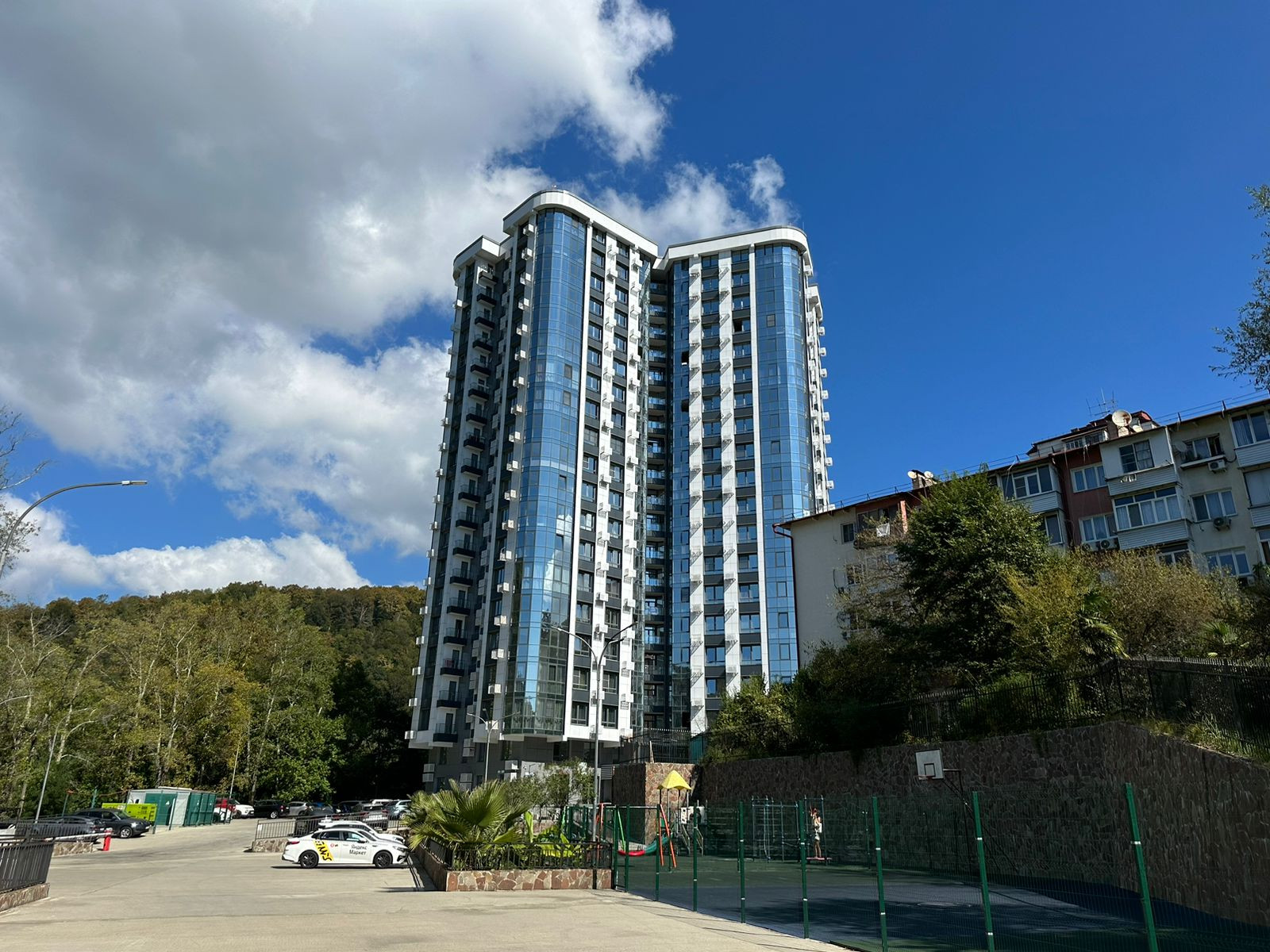 Жк челтенхэм мацеста. Улица аллея челтенхэма. Аллея челтенхэма сочи. Челтенхем жк челтенхэм сочи. Жк мацеста сочи.