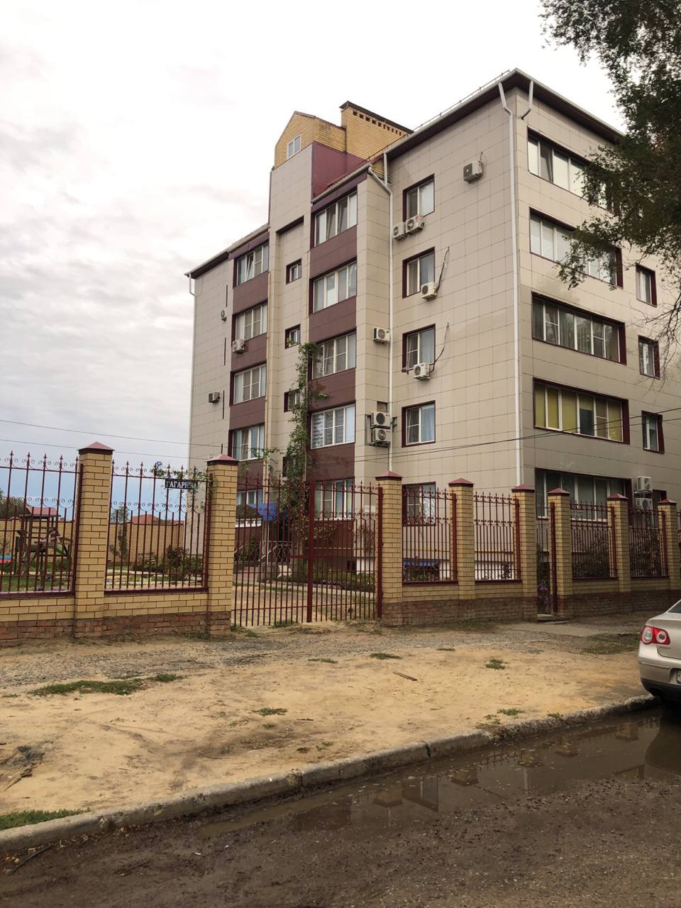 Купить 1-комнатную квартиру, 62.2 м² по адресу Республика Калмыкия, Элиста,  улица Юрия Гагарина, 17, 5 этаж за 3 900 000 руб. в Домклик — поиск,  проверка, безопасная сделка с жильем в офисе Сбербанка.