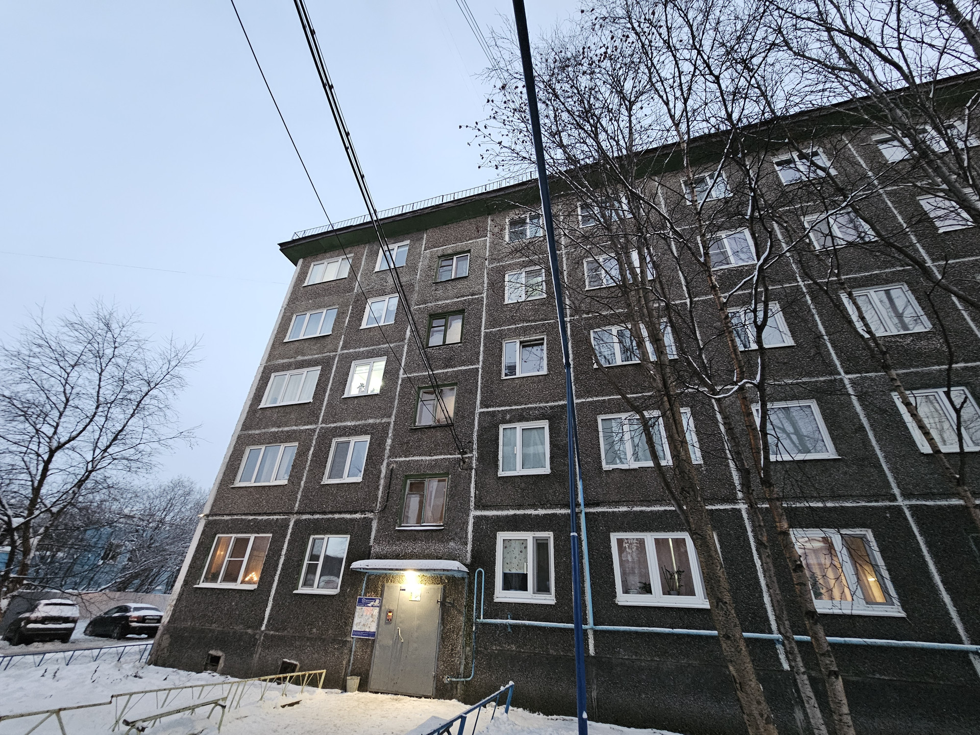 Купить 2-комнатную квартиру, 46 м² по адресу Мурманск, проспект Кирова, 17,  3 этаж за 3 970 000 руб. в Домклик — поиск, проверка, безопасная сделка с  жильем в офисе Сбербанка.