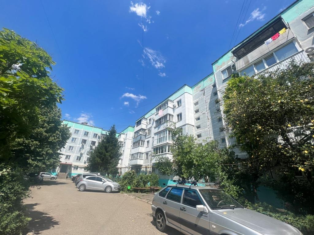 Купить 2-комнатную квартиру, 49.9 м² по адресу Краснодарский край, Кореновск,  улица Циолковского, 6, 5 этаж за 4 000 000 руб. в Домклик — поиск,  проверка, безопасная сделка с жильем в офисе Сбербанка.