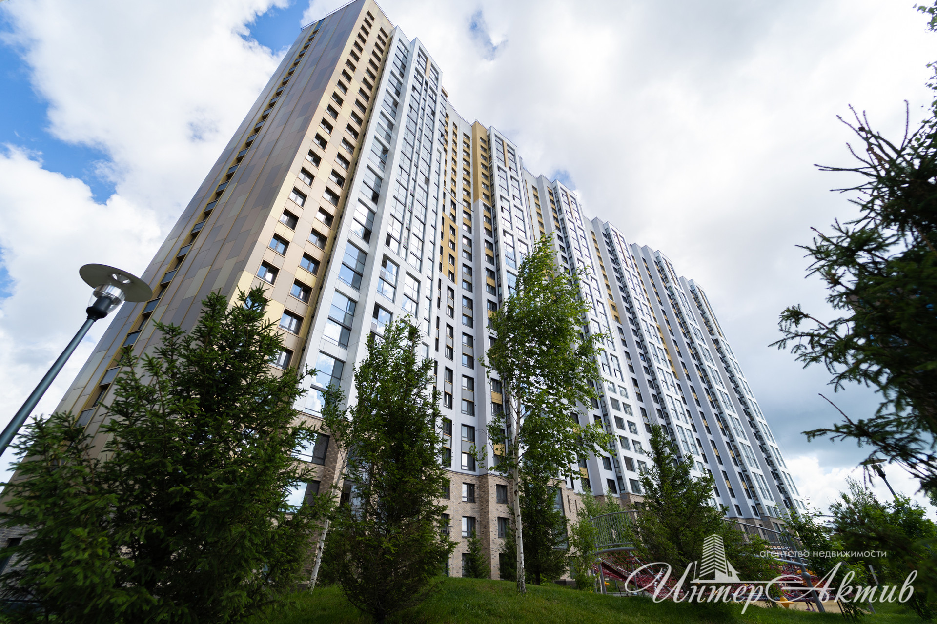 Купить 2-комнатную квартиру, 65 м² по адресу Новосибирск, улица Кошурникова,  23, 2 этаж, метро Золотая нива за 10 950 000 руб. в Домклик — поиск,  проверка, безопасная сделка с жильем в офисе Сбербанка.