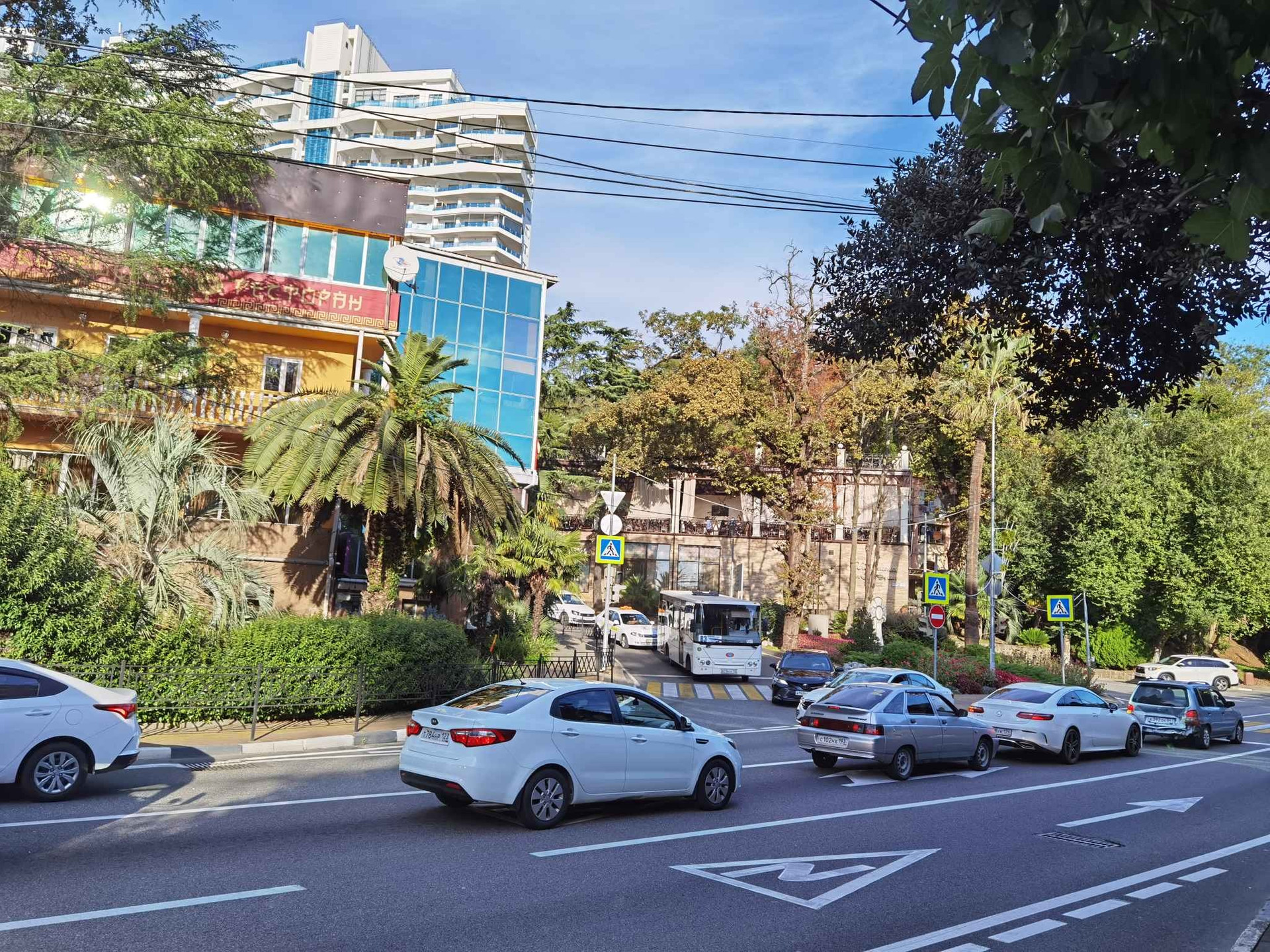 Бытха дивноморская улица. Avenida San Martin. Улица Нахалат Ицхак.