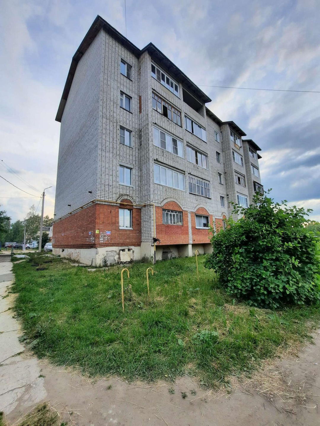 Купить 3-комнатную квартиру, 58.7 м² по адресу Республика Коми, Сыктывкар,  район Лесозавод, Лесозаводская улица, 19, 5 этаж за 3 500 000 руб. в  Домклик — поиск, проверка, безопасная сделка с жильем в офисе Сбербанка.