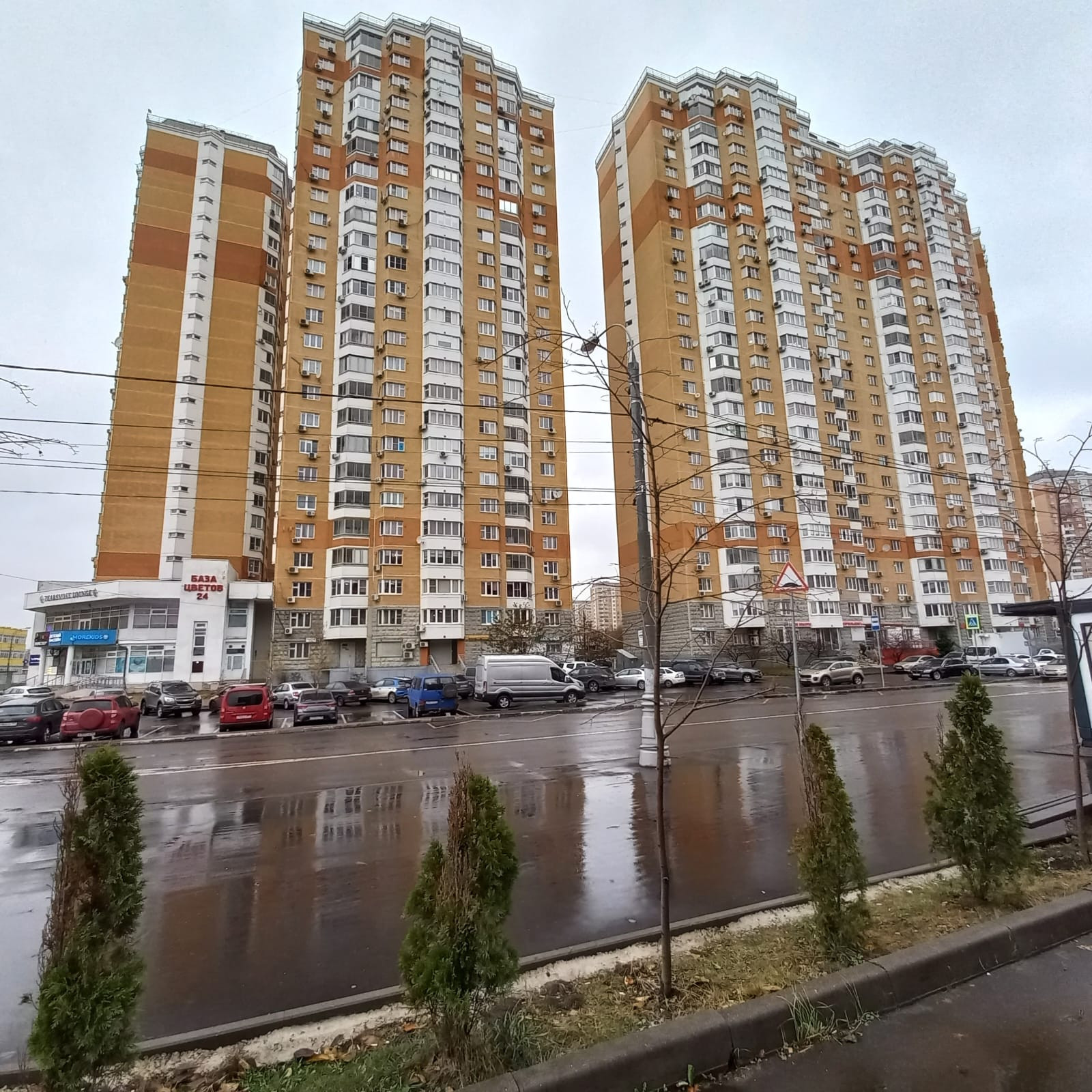 Москва радужная 14. 3 Й микрорайон Московский. Город Московский 3 микрорайон. Ул Комарова 4 Мытищи. Улица Братиславская дом 14.