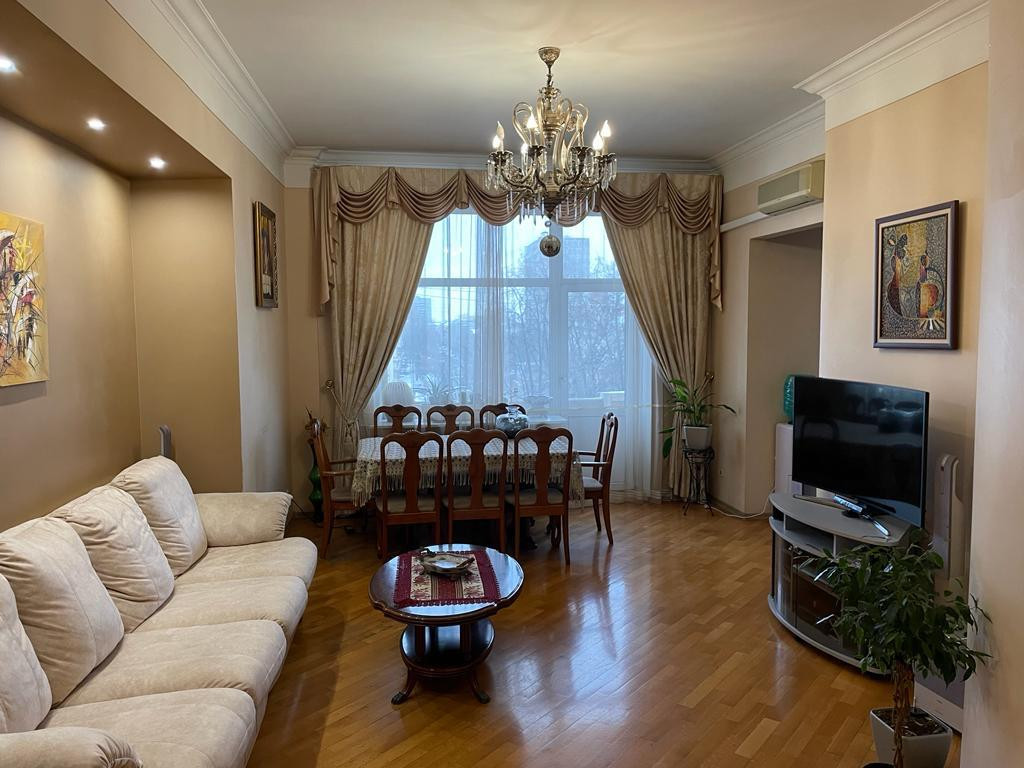 Купить 3-комнатную квартиру, 90.4 м² по адресу Москва, Дангауэровка м-н ...