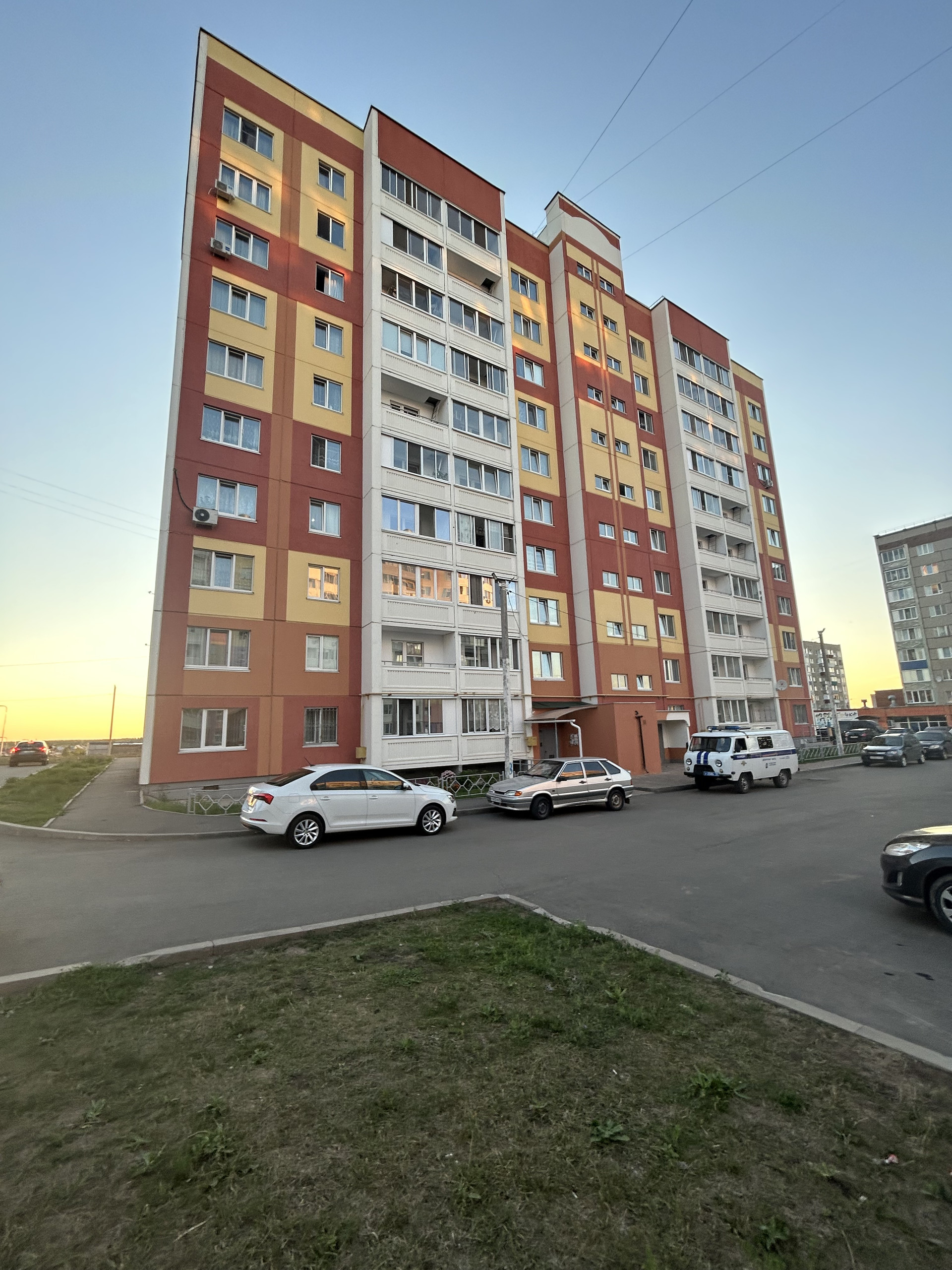 Купить 1-комнатную квартиру, 38.3 м² по адресу Удмуртская Республика,  Сарапул, улица Мельникова, 3В, 3 этаж за 2 450 000 руб. в Домклик — поиск,  проверка, безопасная сделка с жильем в офисе Сбербанка.