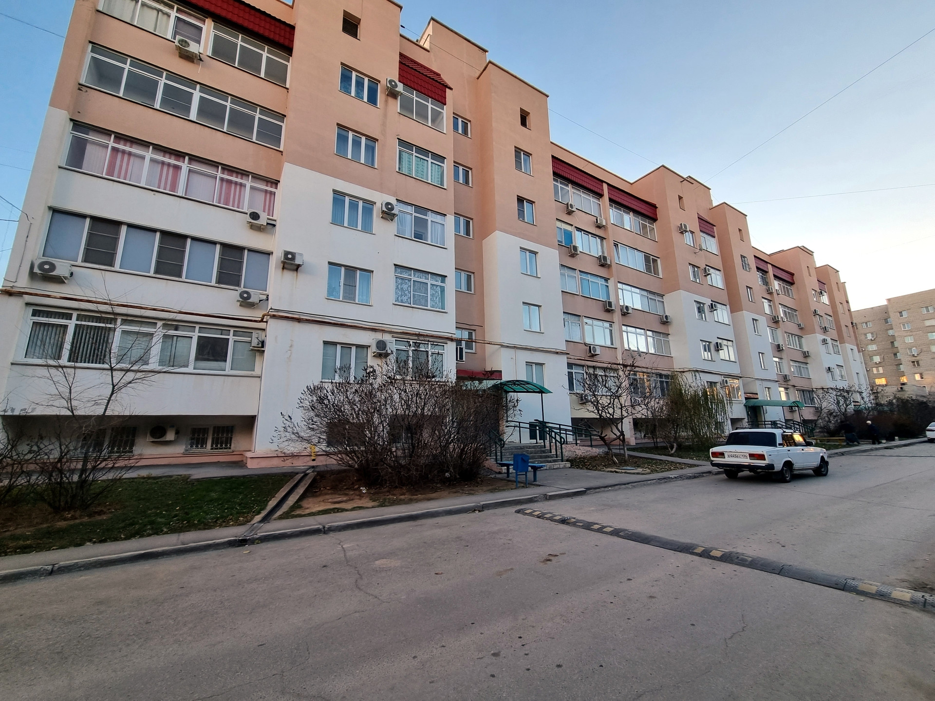 Купить 1-комнатную квартиру, 38.3 м² по адресу Волгоградская область,  Волжский, Оломоуцкая улица, 78, 3 этаж за 2 790 000 руб. в Домклик — поиск,  проверка, безопасная сделка с жильем в офисе Сбербанка.