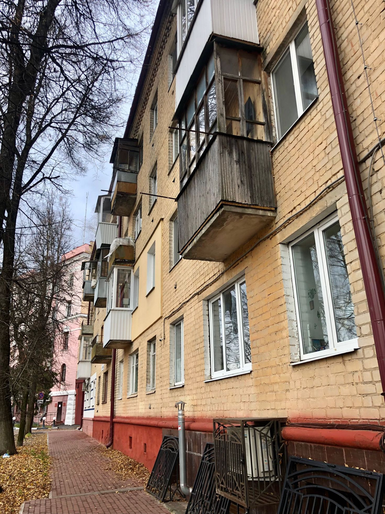 Купить 2-комнатную квартиру, 44 м² по адресу Брянск, Пролетарская улица,  34, 2 этаж за 3 670 000 руб. в Домклик — поиск, проверка, безопасная сделка  с жильем в офисе Сбербанка.