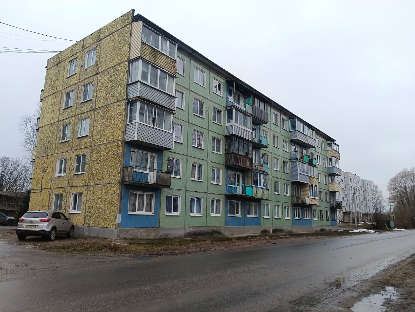 Купить 2-комнатную квартиру, 45.3 м² по адресу Новгородская область,  рабочий посёлок Крестцы, Железнодорожная улица, 34, 3 этаж за 1 170 000  руб. в Домклик — поиск, проверка, безопасная сделка с жильем в офисе  Сбербанка.