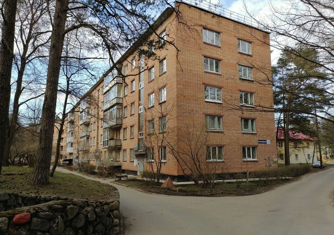 Купить 2-комнатную квартиру, 42.9 м² по адресу Ленинградская область ...