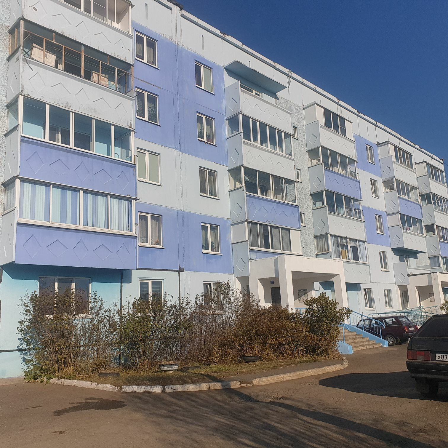 Купить 2-комнатную квартиру, 51 м² по адресу Красноярский край, городской  поселок Дубинино, Комсомольская улица, 18, 4 этаж за 1 100 000 руб. в  Домклик — поиск, проверка, безопасная сделка с жильем в офисе Сбербанка.