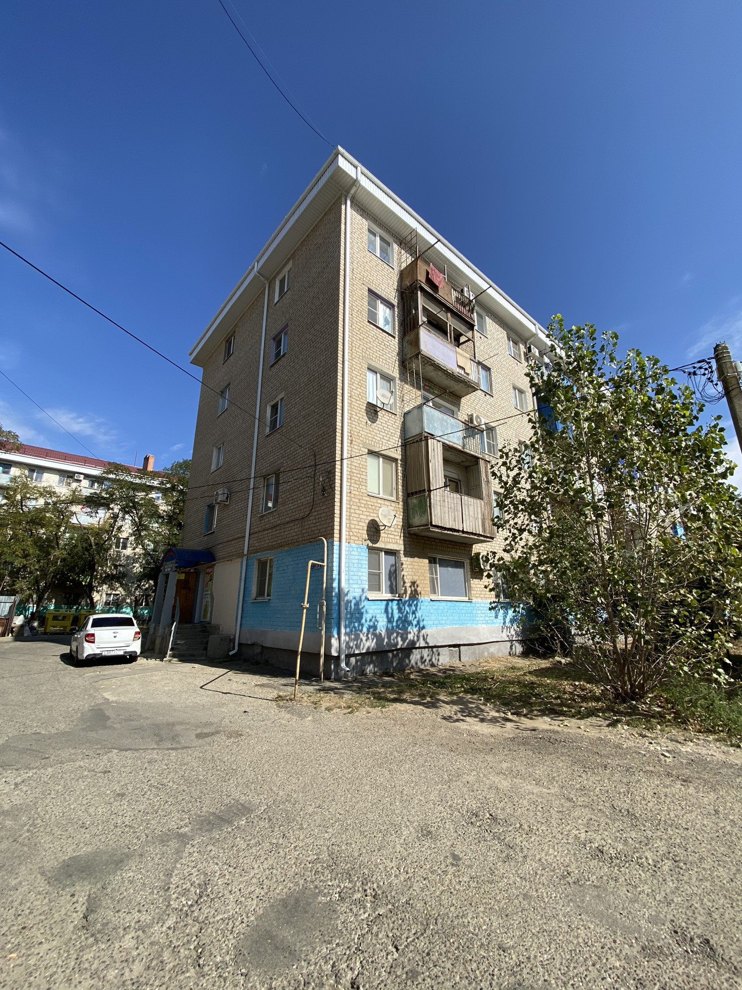 Купить 3-комнатную квартиру, 54.8 м² по адресу Республика Калмыкия, Элиста,  1-й микрорайон, 24, 5 этаж за 3 900 000 руб. в Домклик — поиск, проверка,  безопасная сделка с жильем в офисе Сбербанка.