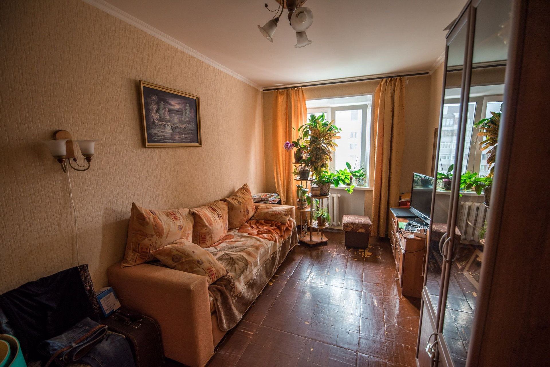 Купить квартиру в ти. Квартира обычная. Обычная квартира в России. Обычная жилая комната. Дешевые комнаты.