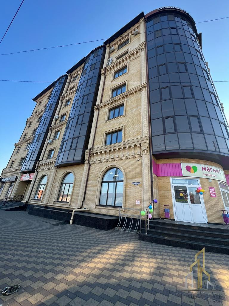 Купить 4-комнатную квартиру, 230 м² по адресу Краснодарский край, Армавир,  улица Луначарского, 242, 3 этаж за 13 100 000 руб. в Домклик — поиск,  проверка, безопасная сделка с жильем в офисе Сбербанка.