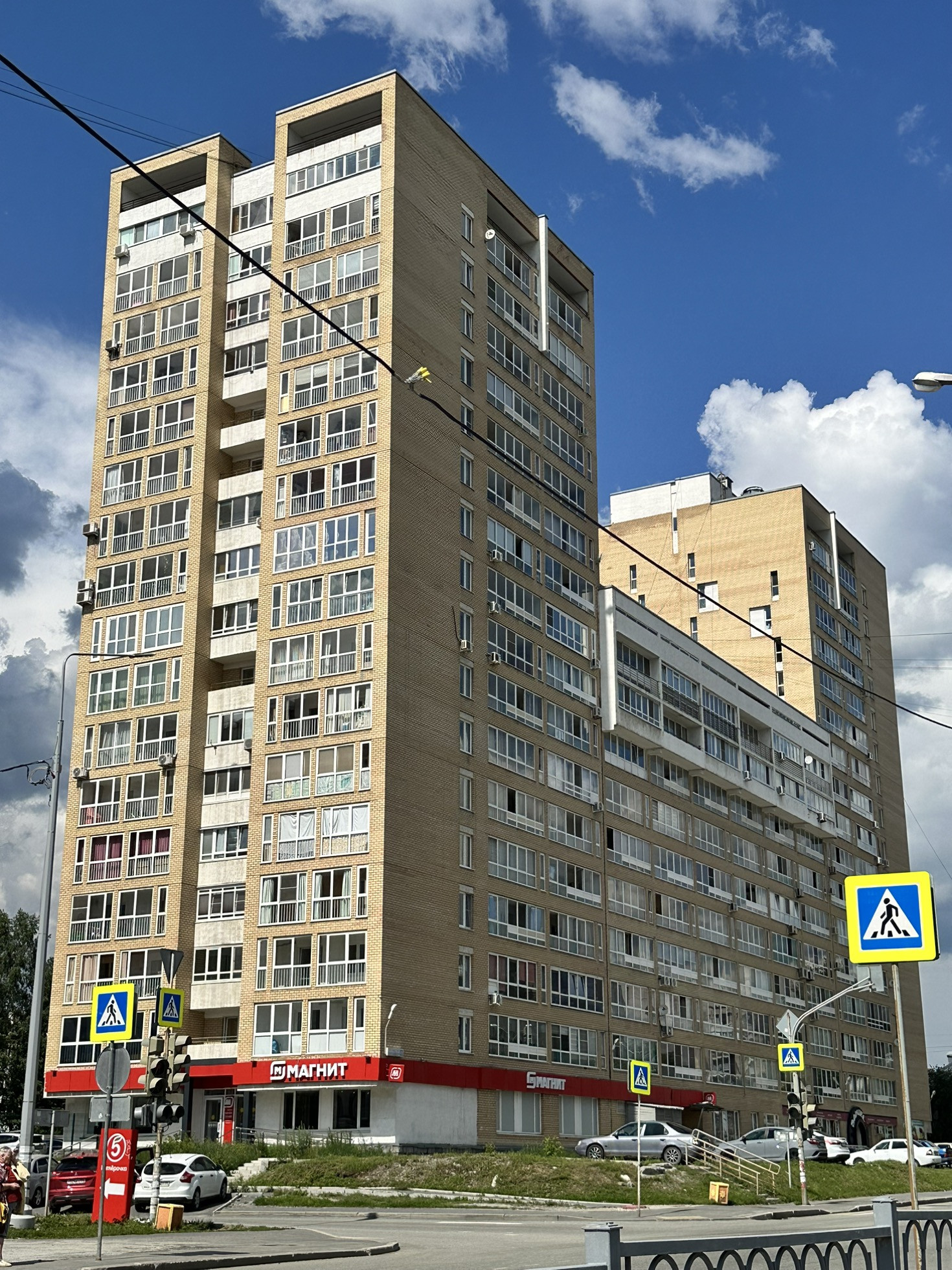 Купить торговое помещение, 184.3 м² по адресу Екатеринбург, улица Бакинских  Комиссаров, 113, 1 этаж, метро Проспект Космонавтов за 19 880 000 руб. в  Домклик — поиск, проверка, безопасная сделка с недвижимостью в офисе  Сбербанка.