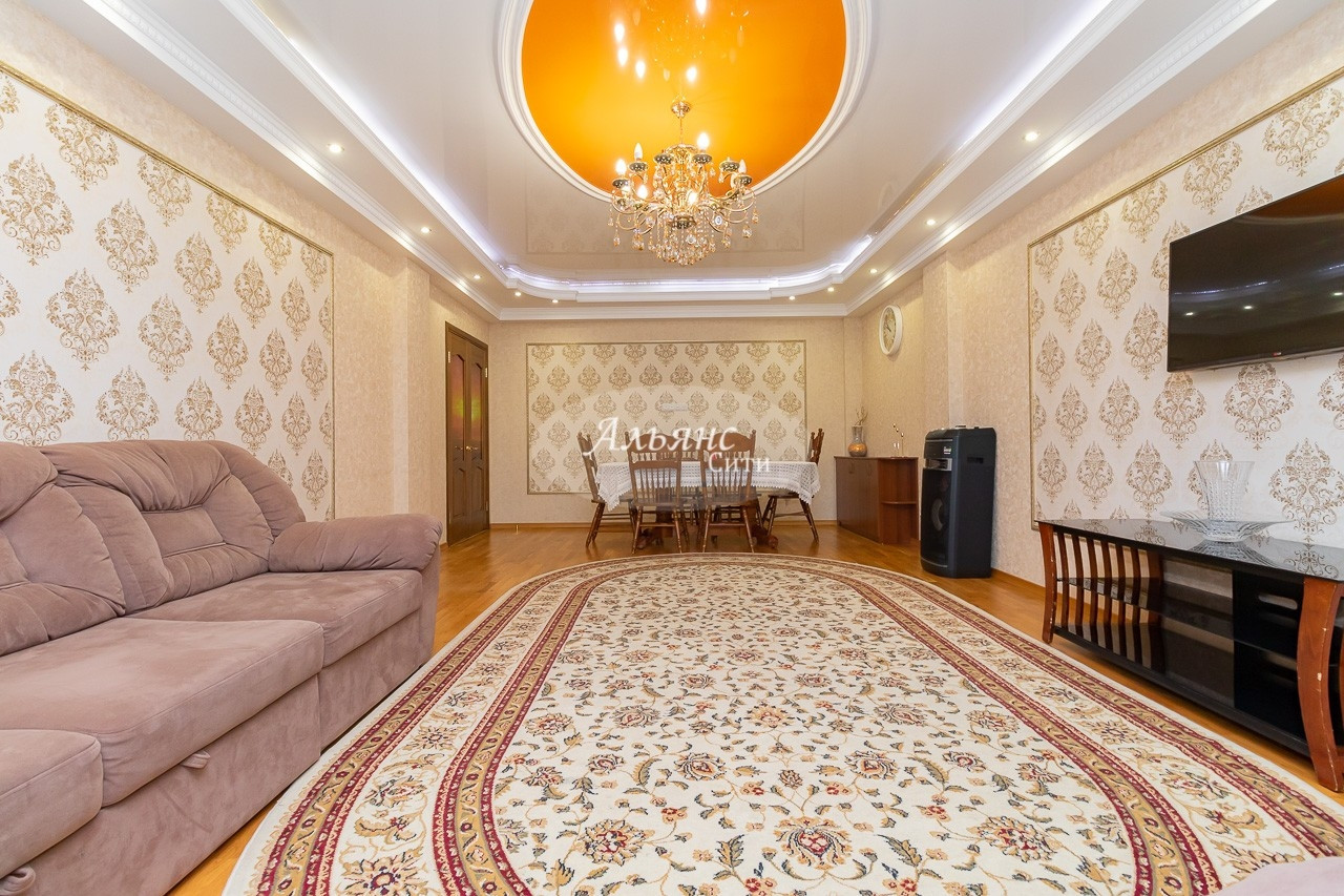 Купить 3-комнатную квартиру, 109.4 м² по адресу Омск, Континентальный м ...