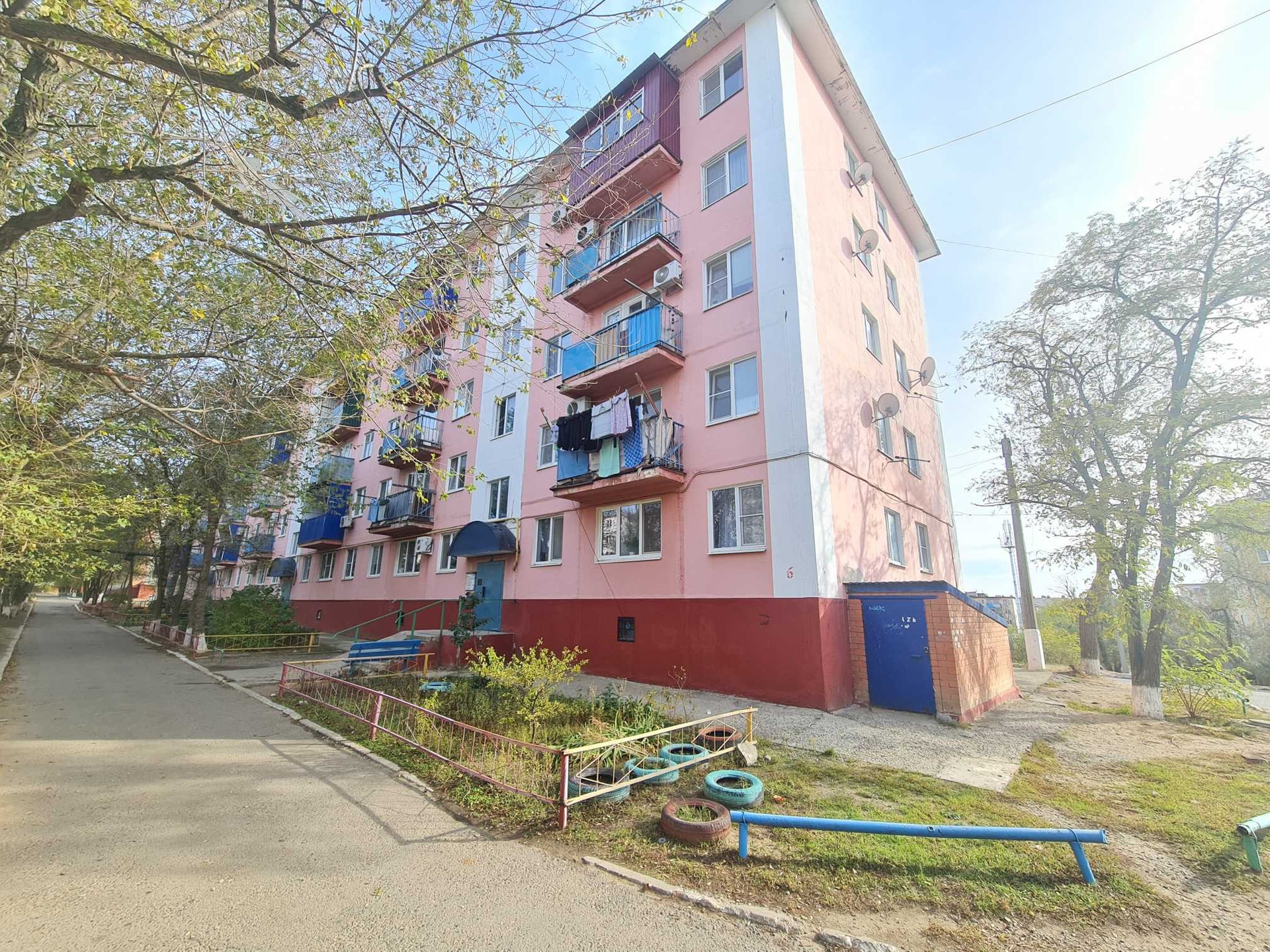 Купить 3-комнатную квартиру, 57.4 м² по адресу Республика Калмыкия, Элиста,  4-й микрорайон, 6, 5 этаж за 3 500 000 руб. в Домклик — поиск, проверка,  безопасная сделка с жильем в офисе Сбербанка.