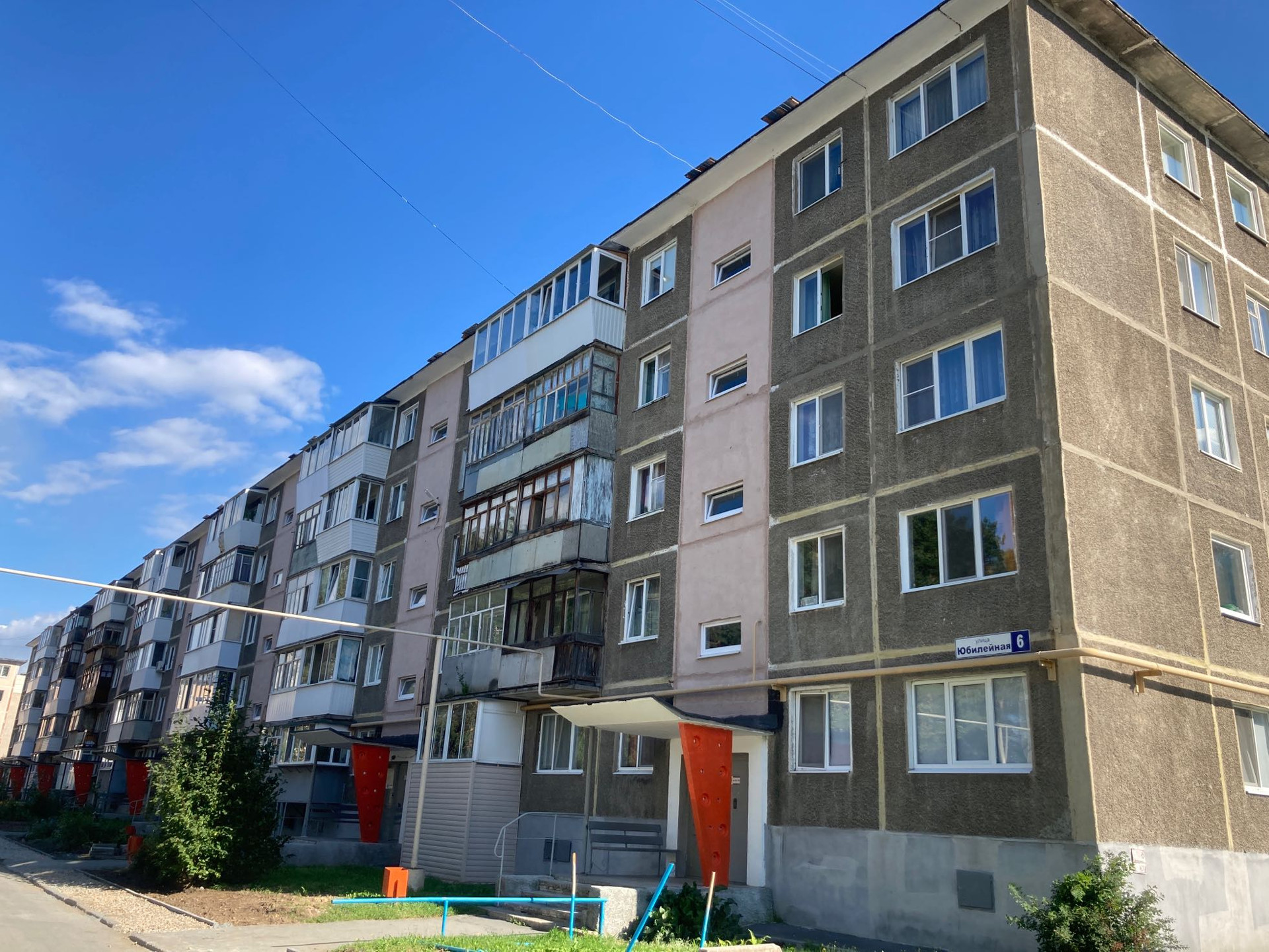 Купить 3-комнатную квартиру, 59.9 м² по адресу Свердловская область,  посёлок городского типа Рефтинский, Юбилейная улица, 6, 3 этаж за 1 900 000  руб. в Домклик — поиск, проверка, безопасная сделка с жильем в офисе  Сбербанка.