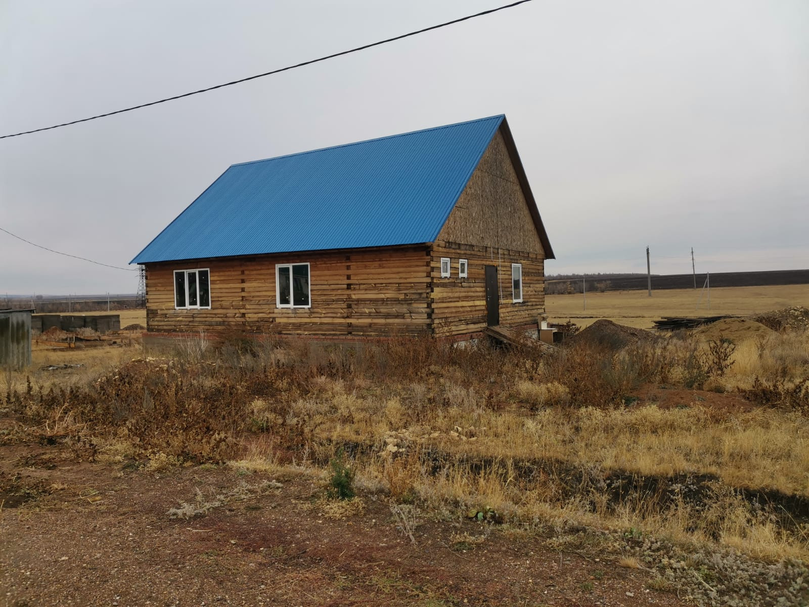 Купить дом, 98.8 м² по адресу Оренбургская область, Октябрьский район,  посёлок Краснооктябрьский, Полевая улица, 12 за 1 190 000 руб. в Домклик —  поиск, проверка, безопасная сделка с жильем в офисе Сбербанка.