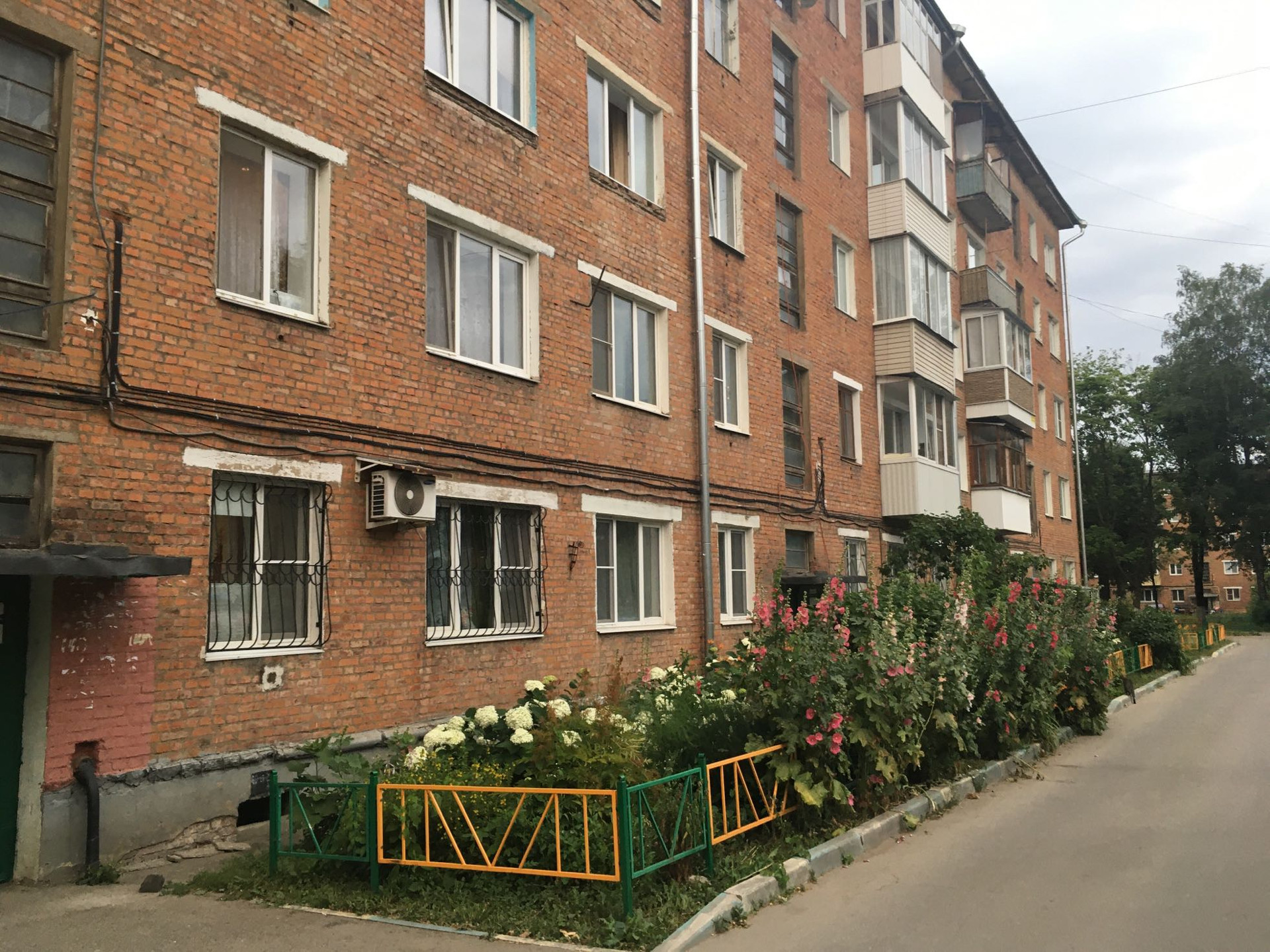 Купить 2-комнатную квартиру, 42.9 м² по адресу Тула, улица Кутузова, 15Б, 3  этаж за 3 750 000 руб. в Домклик — поиск, проверка, безопасная сделка с  жильем в офисе Сбербанка.