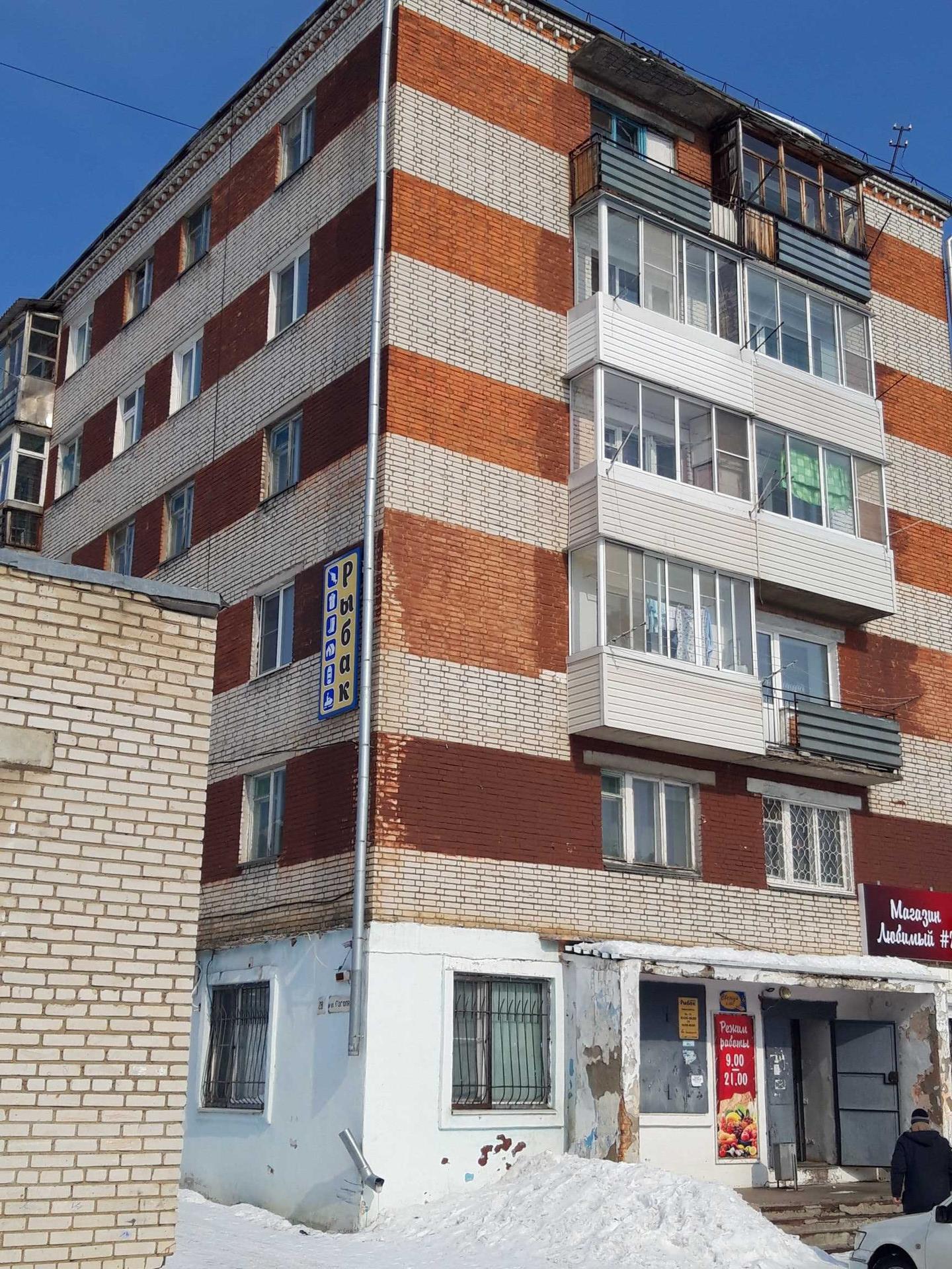 Купить 3-комнатную квартиру, 52.9 м² по адресу Хабаровский край, Николаевск -на-Амуре, улица Гоголя, 28А, 4 этаж за 1 450 000 руб. в Домклик — поиск,  проверка, безопасная сделка с жильем в офисе Сбербанка.