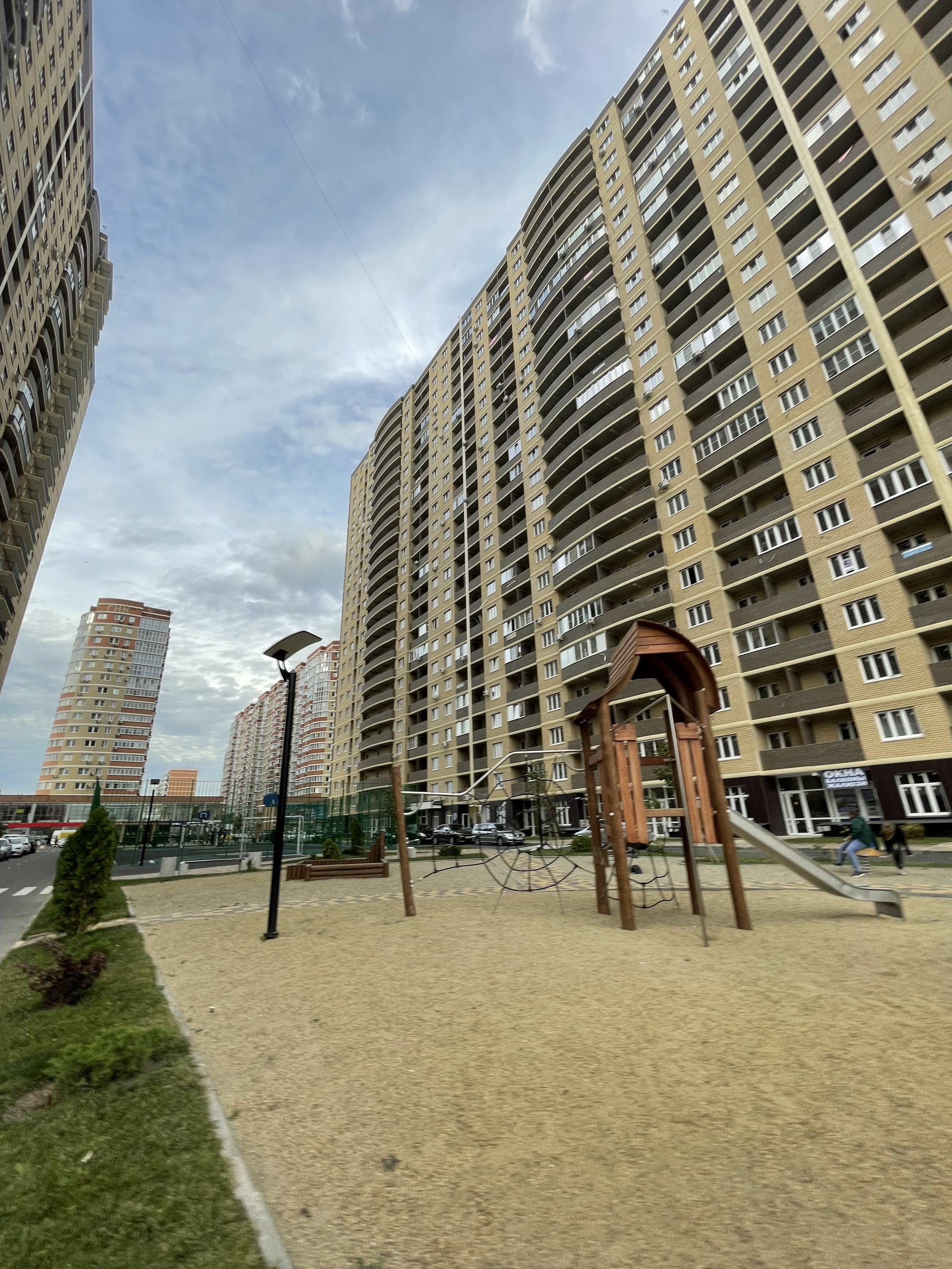 Улица петра метальникова 38 краснодар. Краснодар ул петра метальникова 5к1. Шоссе в лаврики 34к2. Тбилиси вокзальная площадь. Ул им петра метальникова краснодар.