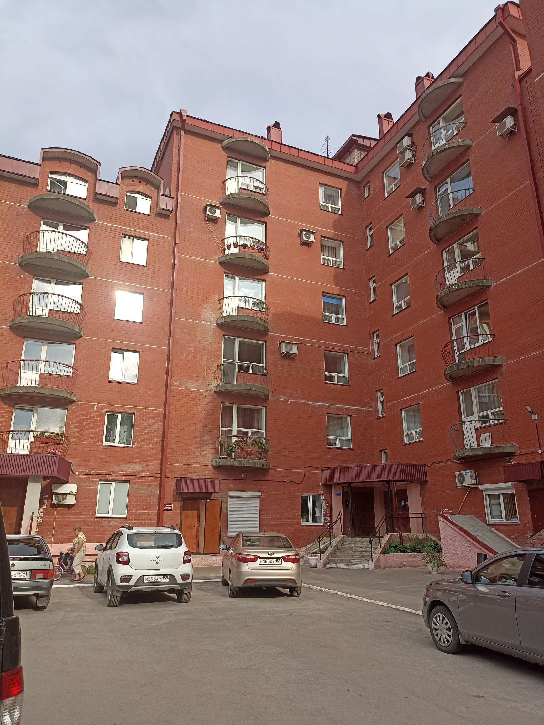 Купить 3-комнатную квартиру, 121.4 м² по адресу Пермский край, Соликамск,  проспект Строителей, 10, 6 этаж за 7 800 000 руб. в Домклик — поиск,  проверка, безопасная сделка с жильем в офисе Сбербанка.