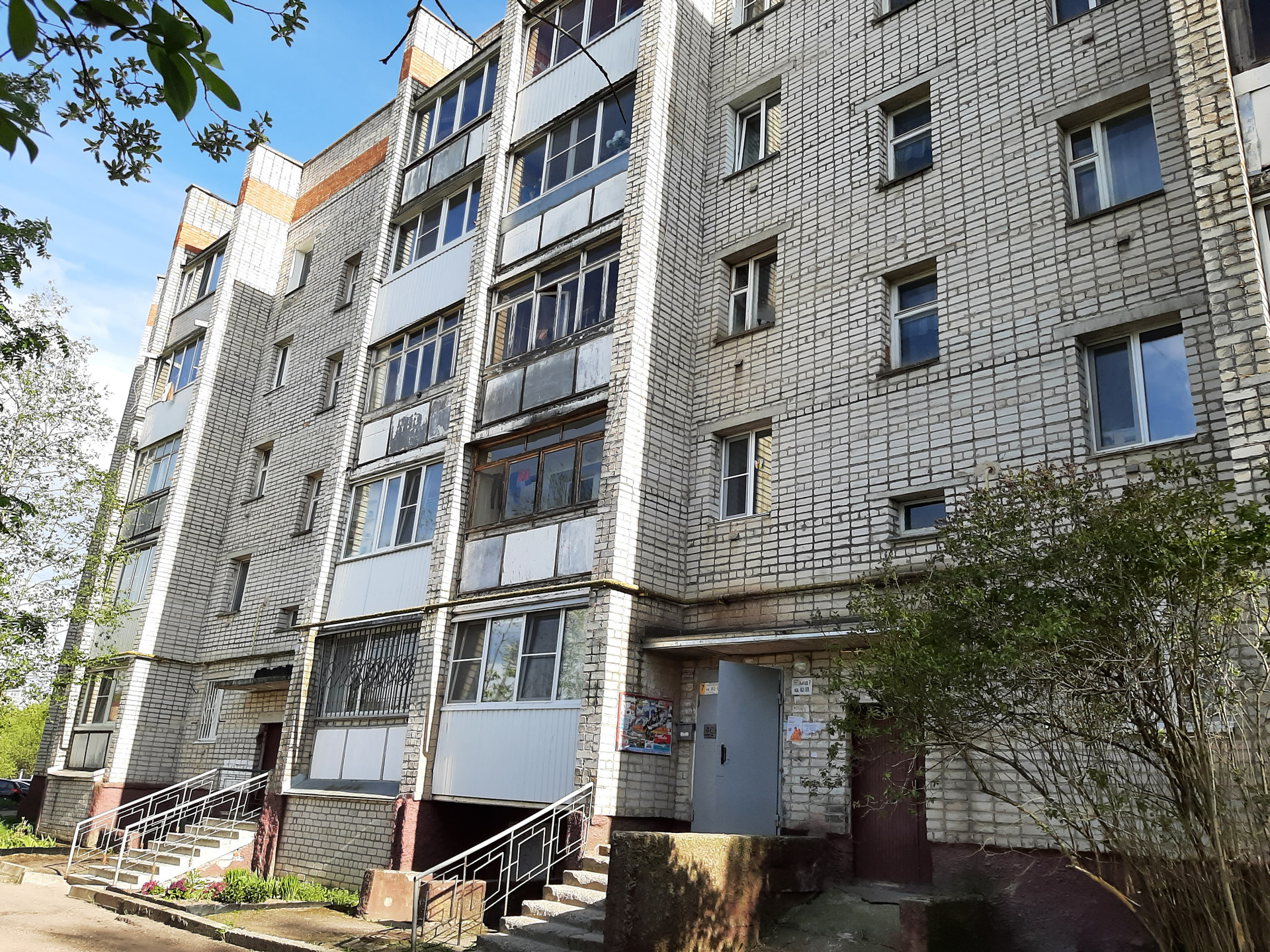 Купить 2-комнатную квартиру, 50.5 м² по адресу Смоленск, улица Николаева,  14А, 5 этаж за 3 430 000 руб. в Домклик — поиск, проверка, безопасная  сделка с жильем в офисе Сбербанка.