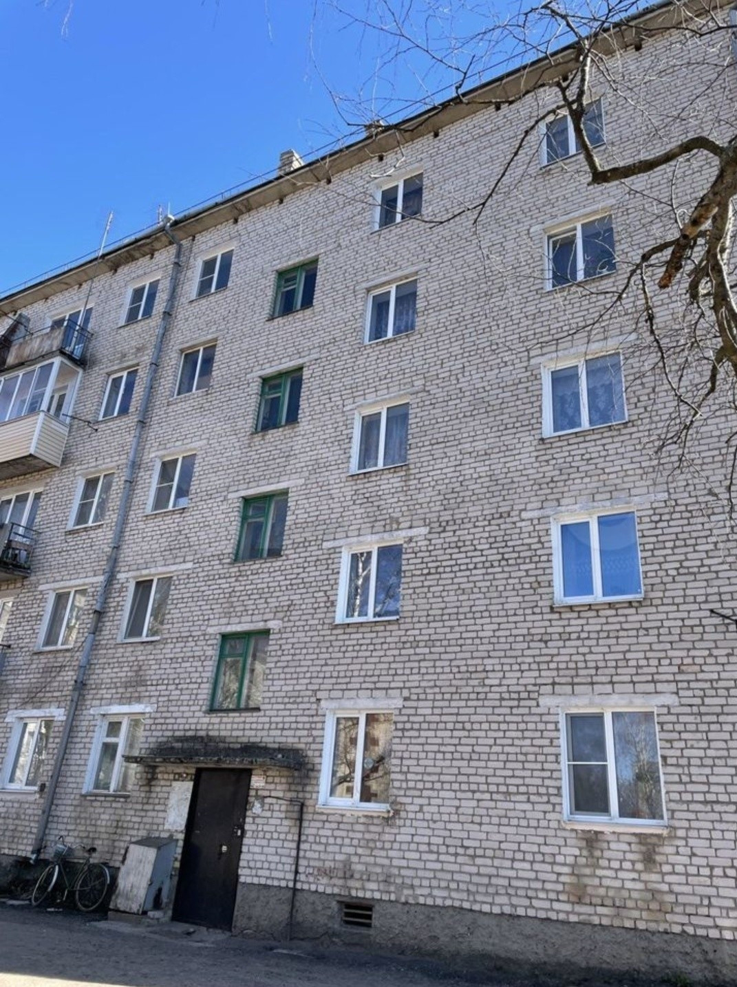 Купить 2-комнатную квартиру, 40.3 м² по адресу Псковская область,  муниципальное образование Пустошка, Пустошка, Октябрьская улица, 35, 3 этаж  за 1 000 000 руб. в Домклик — поиск, проверка, безопасная сделка с жильем в  офисе Сбербанка.