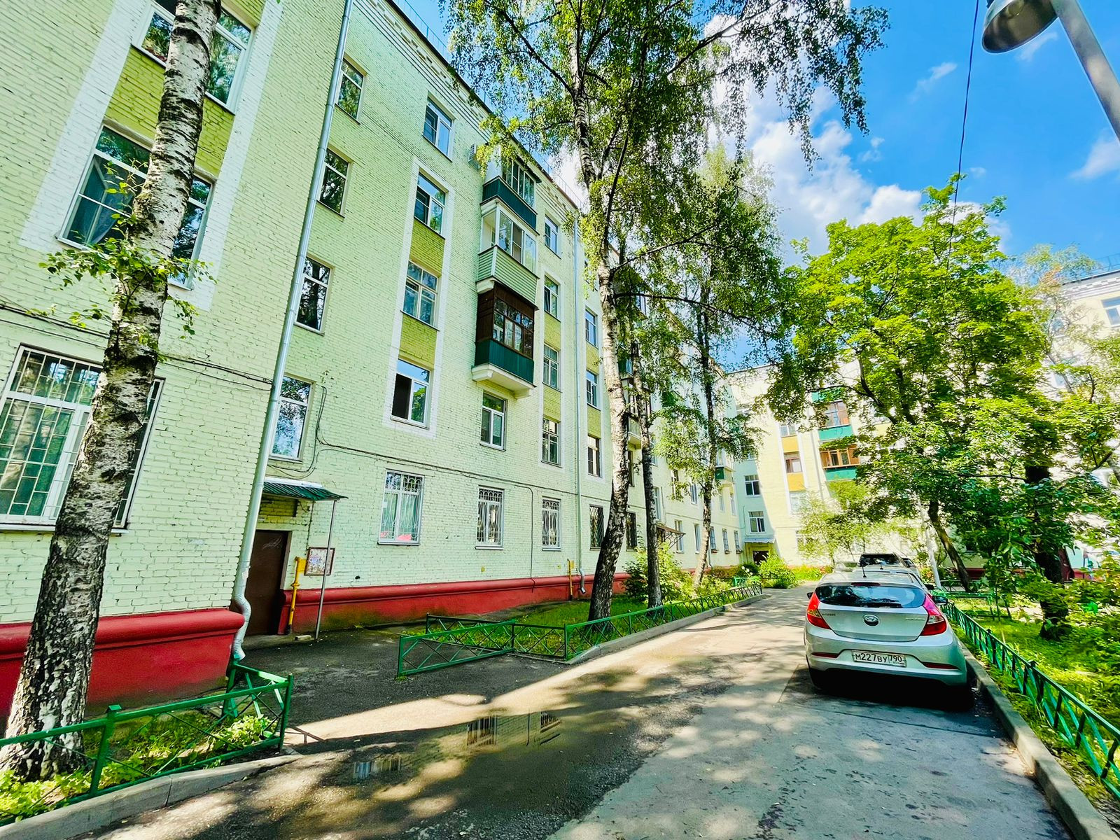 Купить комнату в 4-комн. квартире, 15.1 м² по адресу Московская область,  Люберцы, Октябрьский проспект, 51, 1 этаж, метро Жулебино за 3 350 000 руб.  в Домклик — поиск, проверка, безопасная сделка с жильем в офисе Сбербанка.