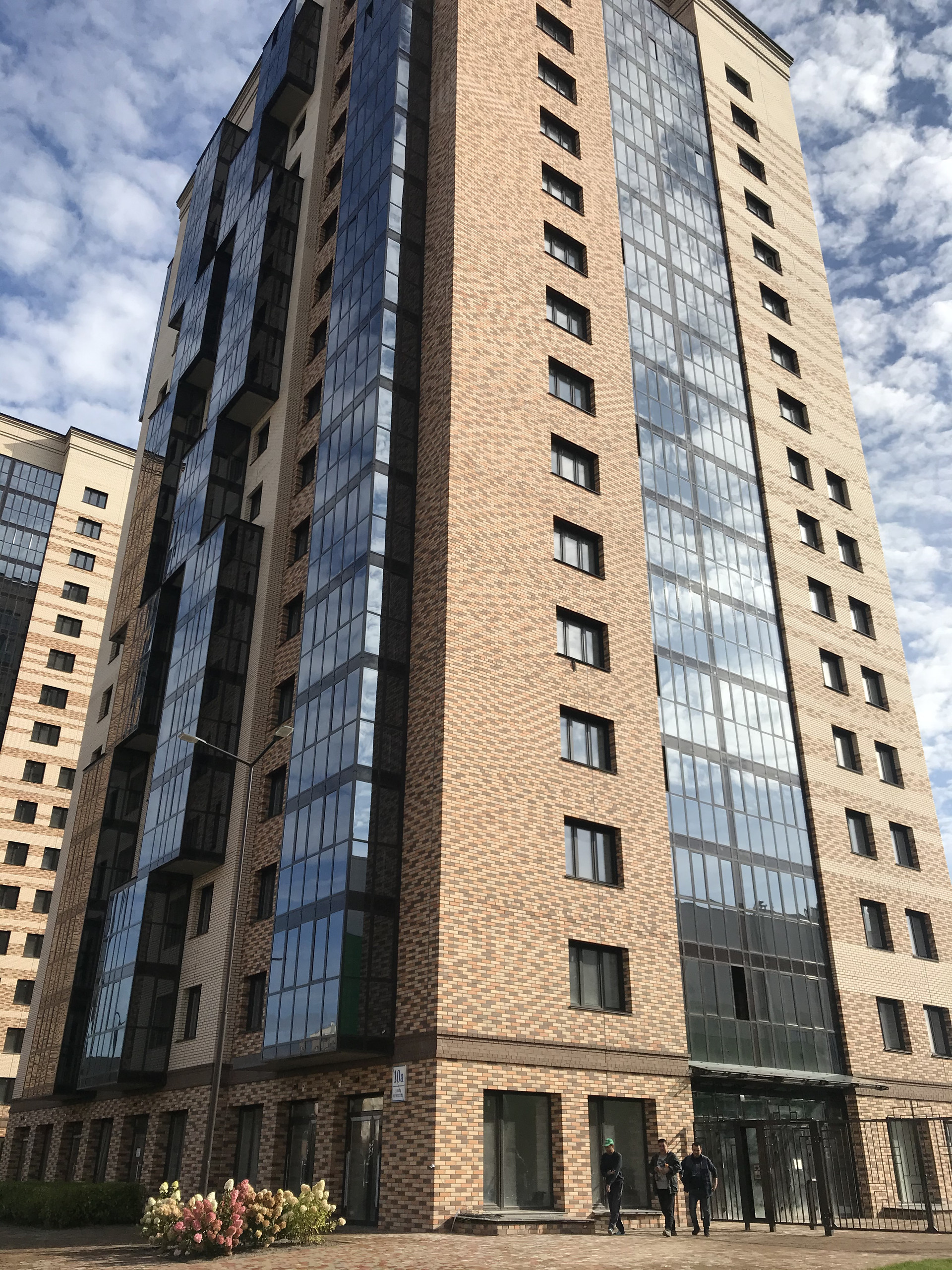 улица мужества. арбан смарт на мужества. тц зеленый ул мужества. улица мужества 10. жилые комплексы высотки.