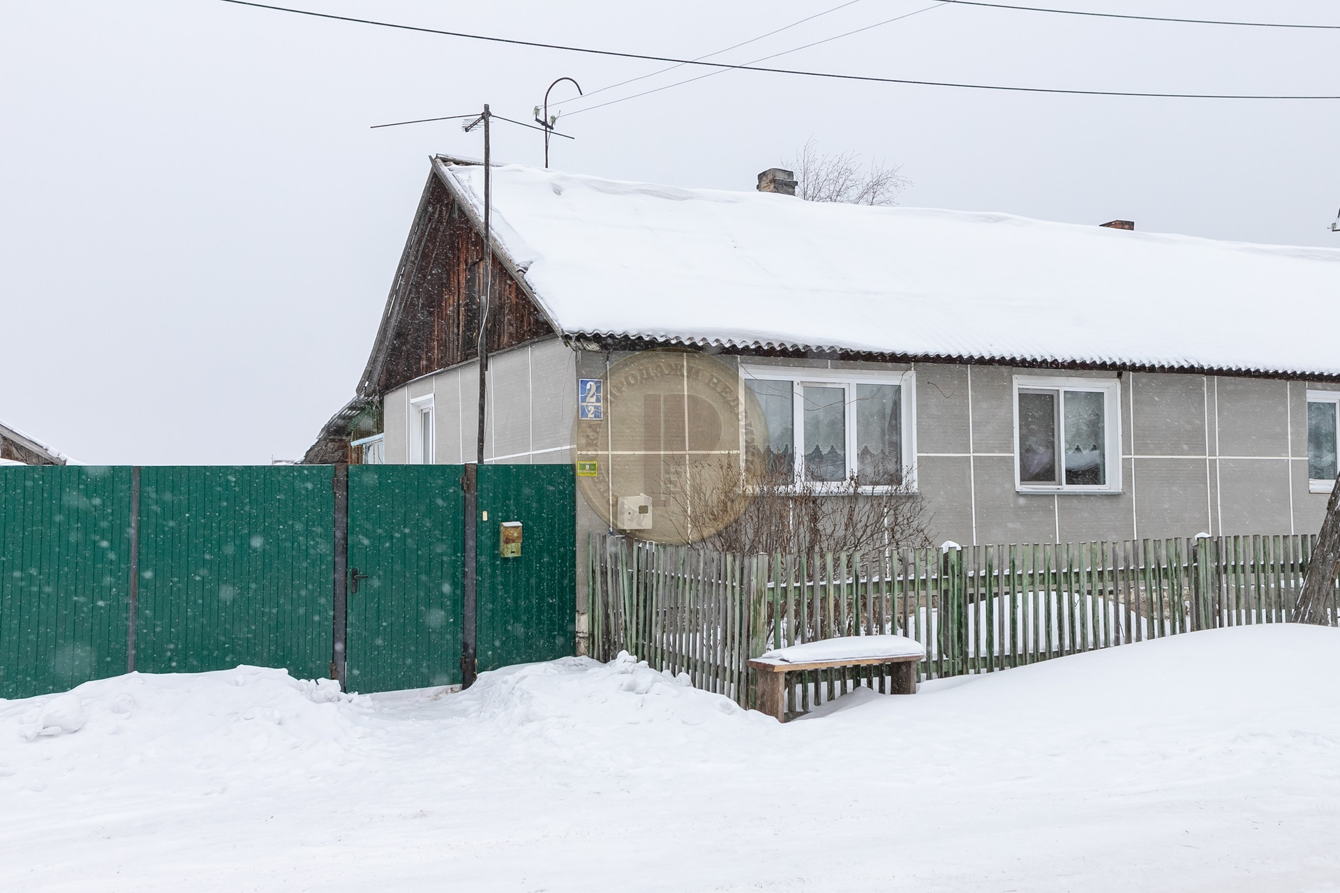 Купить дом, 61 м² по адресу Красноярский край, городское поселение  Емельяново, деревня Крутая, Грозненский переулок, 2 за 1 100 000 руб. в  Домклик — поиск, проверка, безопасная сделка с жильем в офисе Сбербанка.