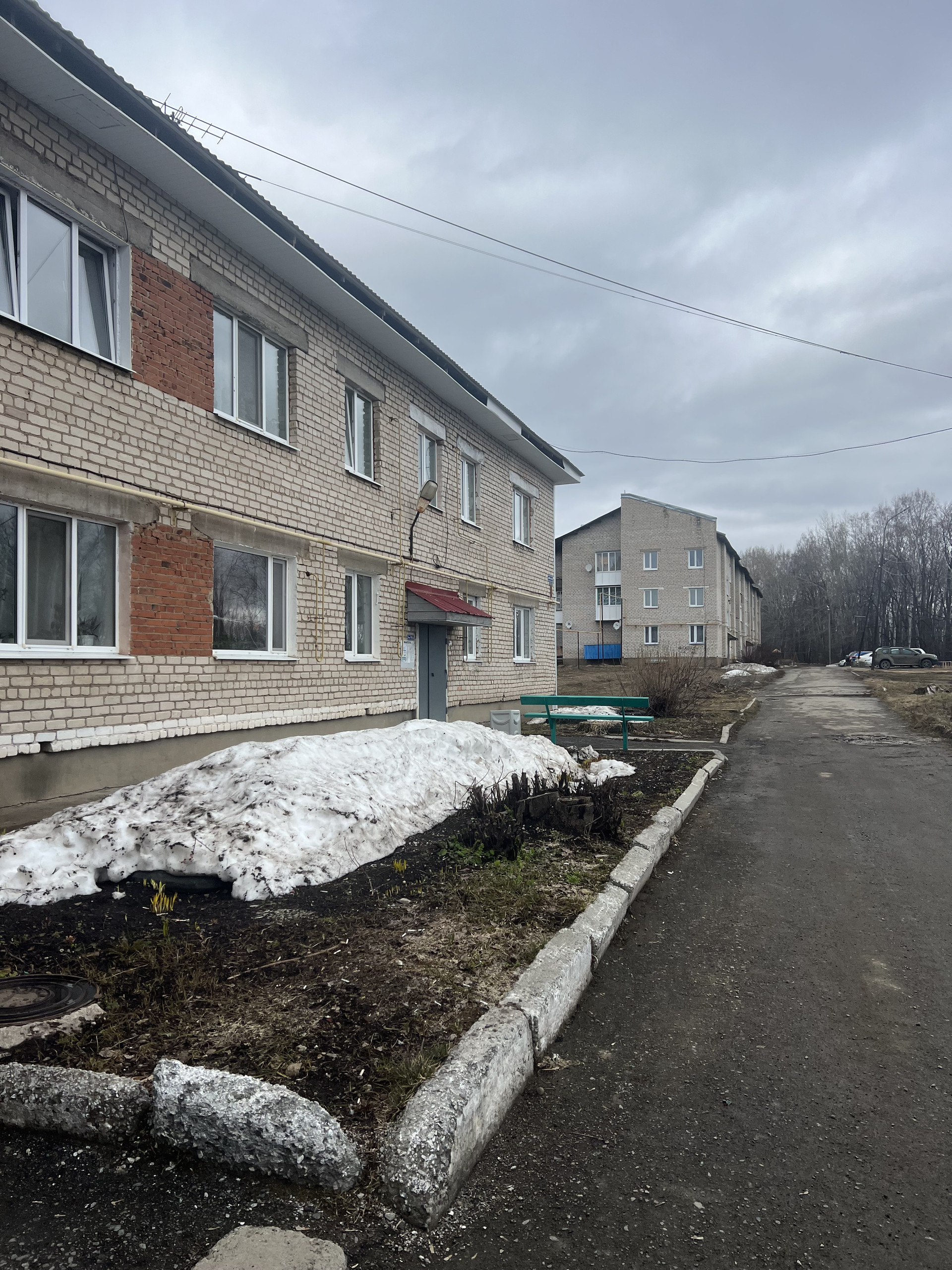 Купить 2-комнатную квартиру, 43.2 м² по адресу Свердловская область,  Красноуфимск, Ремесленная улица, 3, 2 этаж за 1 930 000 руб. в Домклик —  поиск, проверка, безопасная сделка с жильем в офисе Сбербанка.