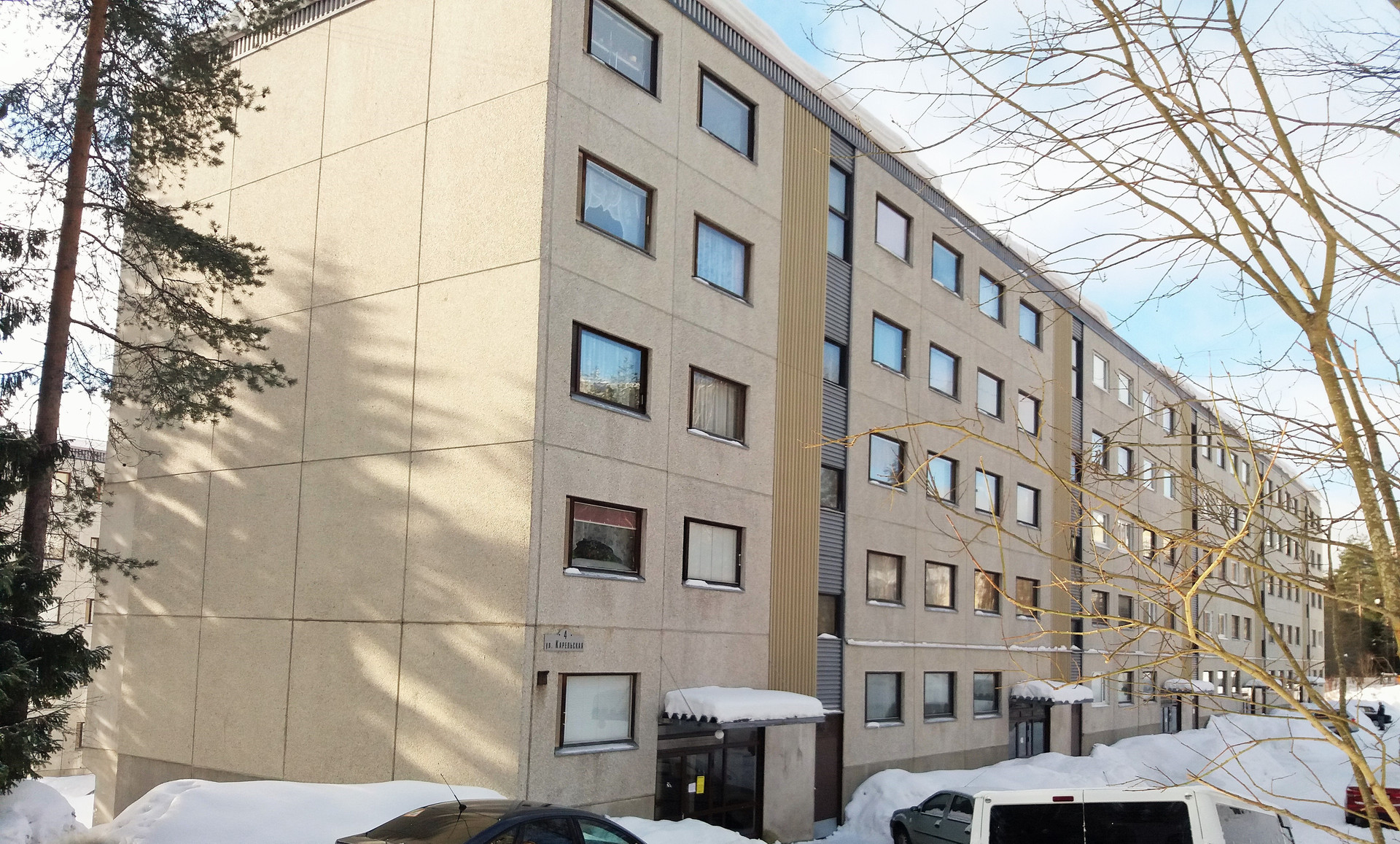 100. 4 костомукша. гостиница хозяюшка снаружи костомукша. 100. гостиница хозяюшка костомукша.