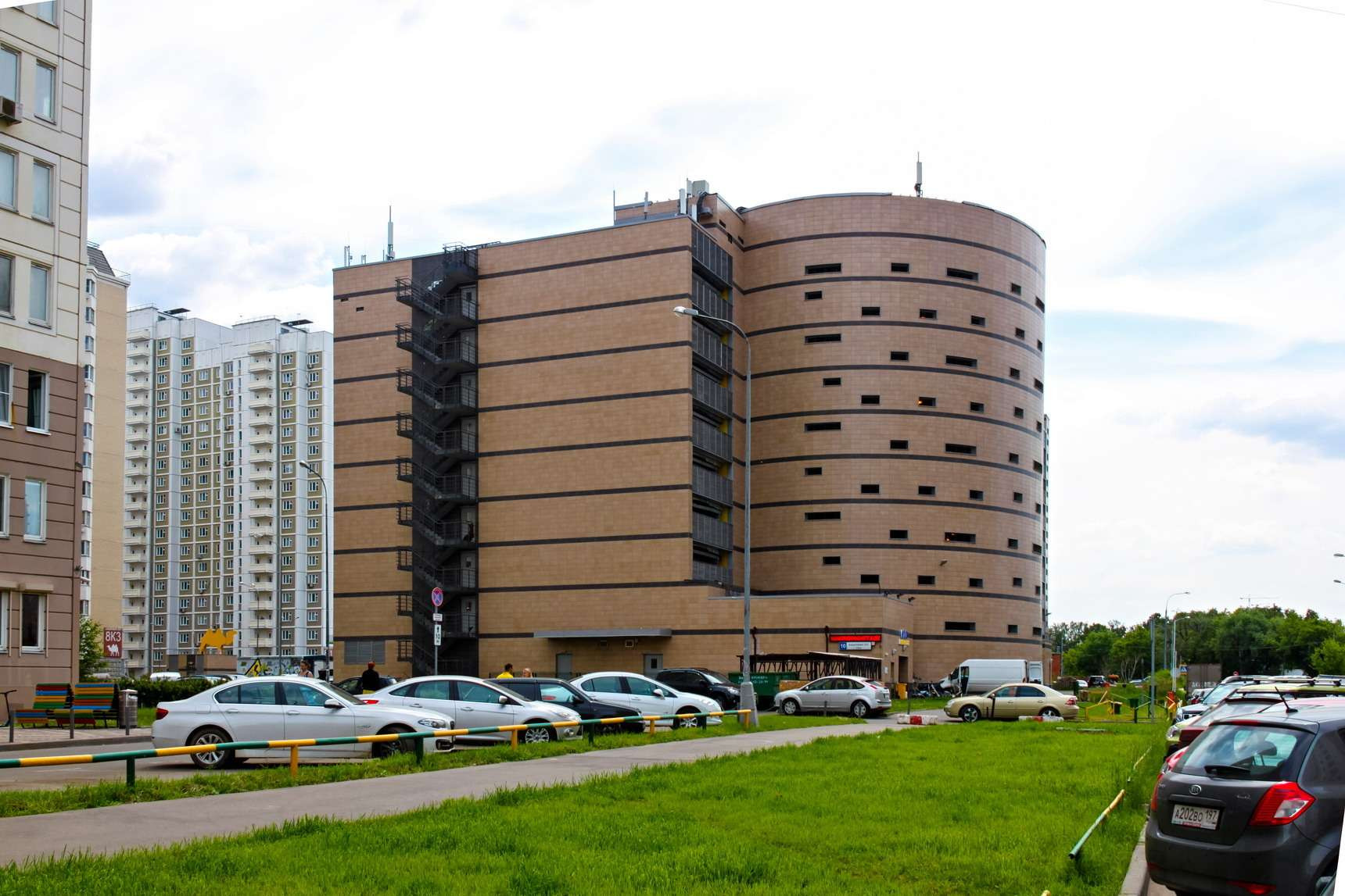 Жк парковка. Паркинг Кашенкин луг. Кашенкин луг 10 парковка. Москва дом улица Кашенкин луг 10. Кашенкин луг 10 гараж.