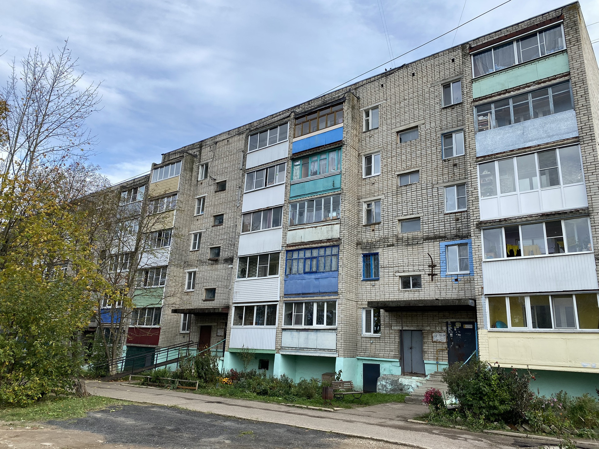 Купить 1-комнатную квартиру, 32 м² по адресу Смоленская область, Вязьма,  микрорайон Берёзы, 10, 3 этаж за 1 900 000 руб. в Домклик — поиск,  проверка, безопасная сделка с жильем в офисе Сбербанка.