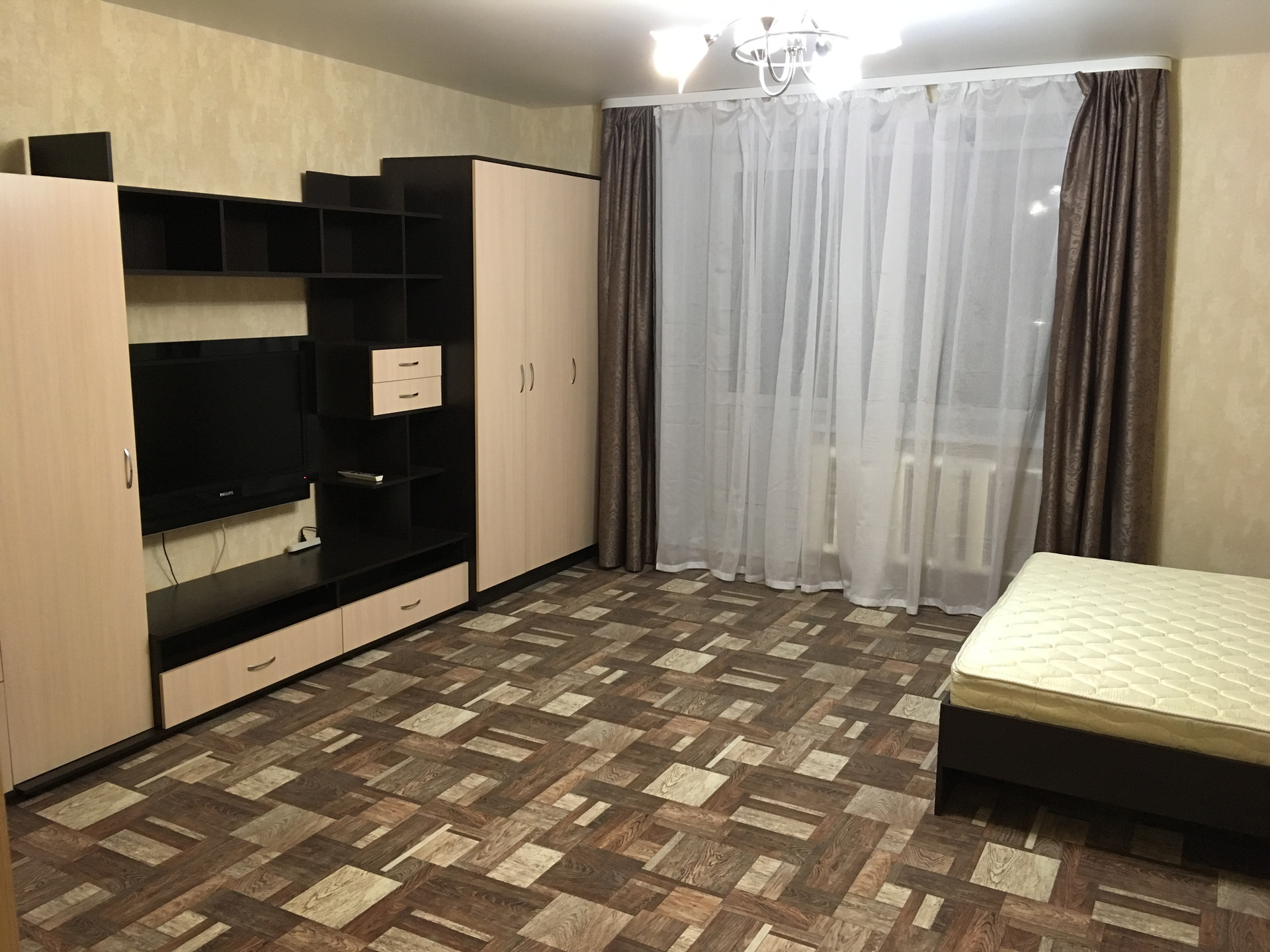 1 комнатная набережные. Комсомольская набережная 13 квартира 8. Квартира в Набережных Челнах снять длительно цены.