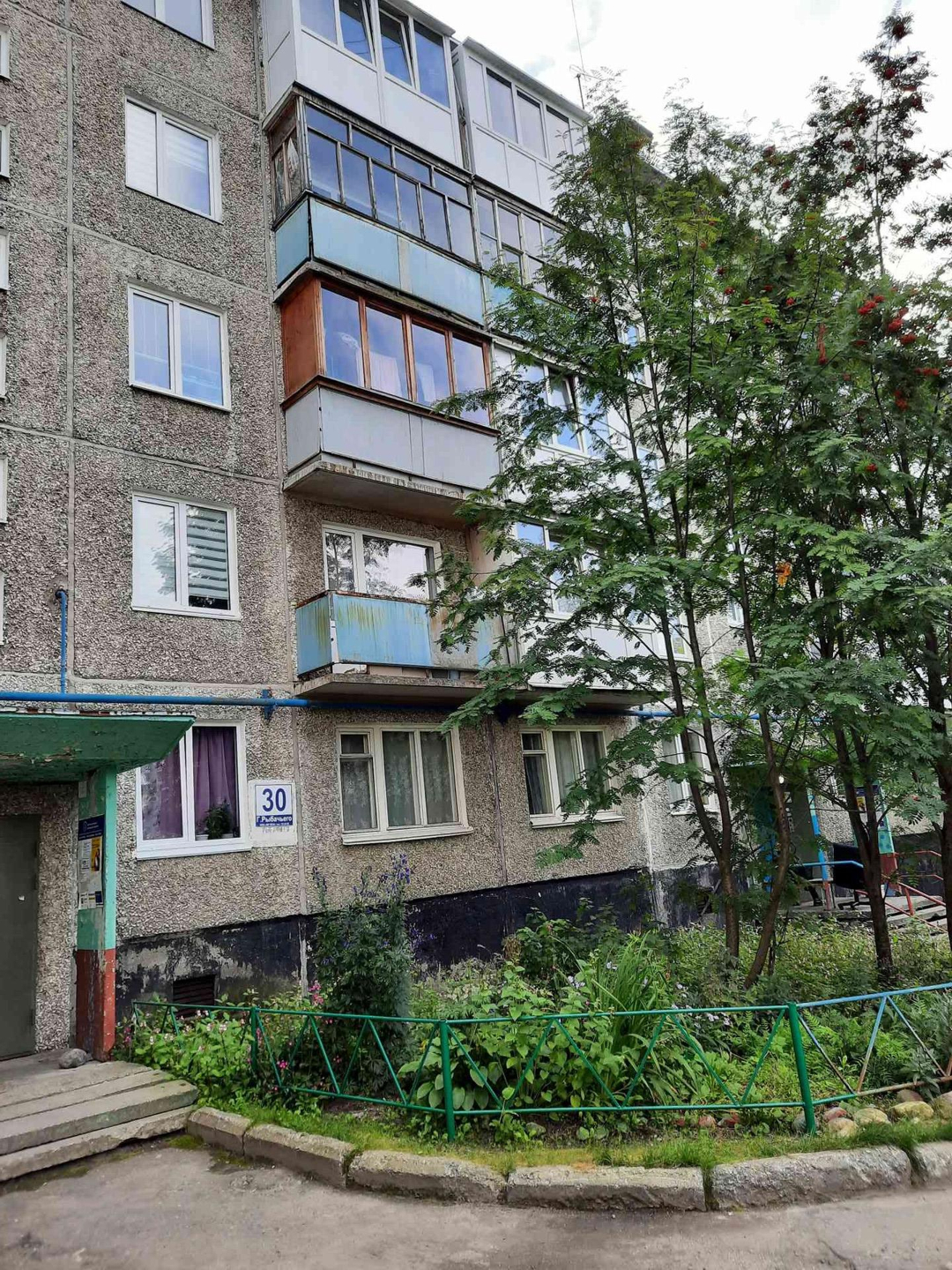 Купить 3-комнатную квартиру, 63 м² по адресу Мурманск, улица Героев  Рыбачьего, 30, 2 этаж за 5 100 000 руб. в Домклик — поиск, проверка,  безопасная сделка с жильем в офисе Сбербанка.