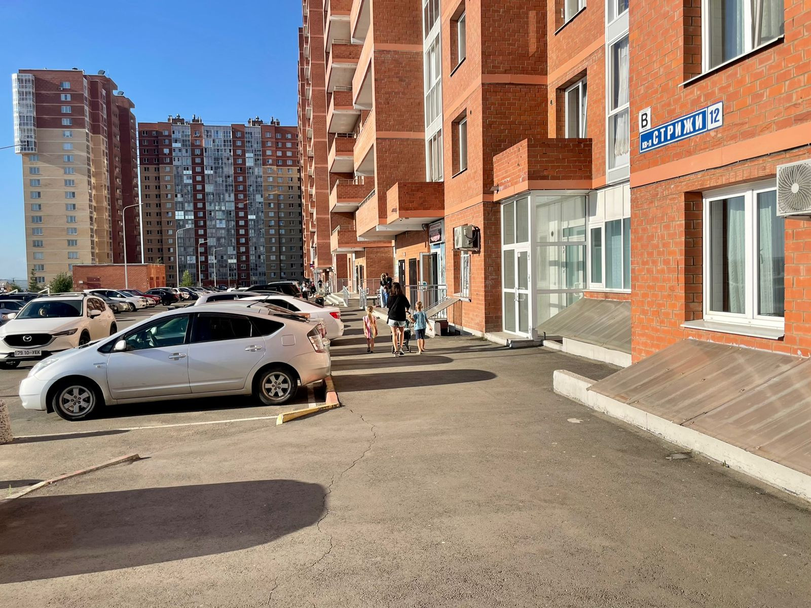 Стрижи 11. Микрорайон стрижи 11. горожане стрижи квартал. квартал стрижи 14 входная группа. квартал стрижи иркутск фото.