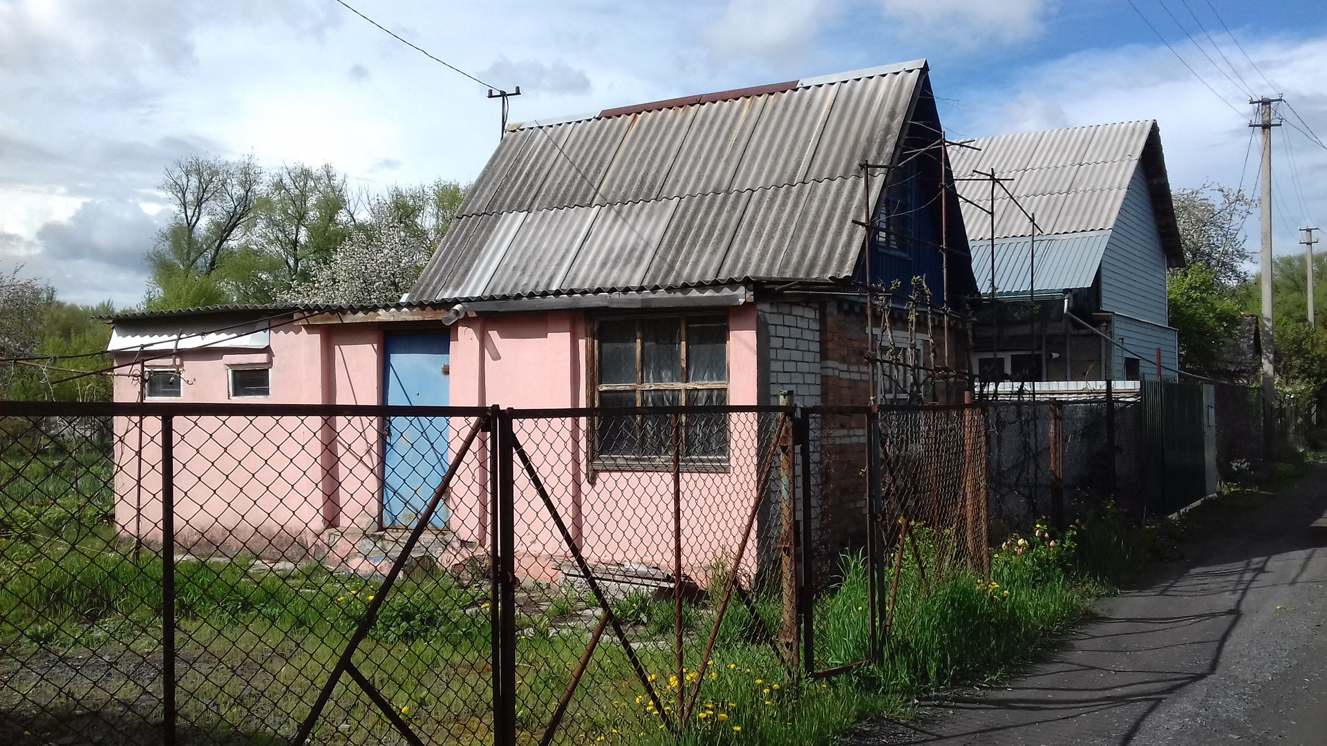 Купить дом, 40 м² по адресу Белгородская область, Старый Оскол, СНТ 60 лет  Октября, 19 за 850 000 руб. в Домклик — поиск, проверка, безопасная сделка  с жильем в офисе Сбербанка.