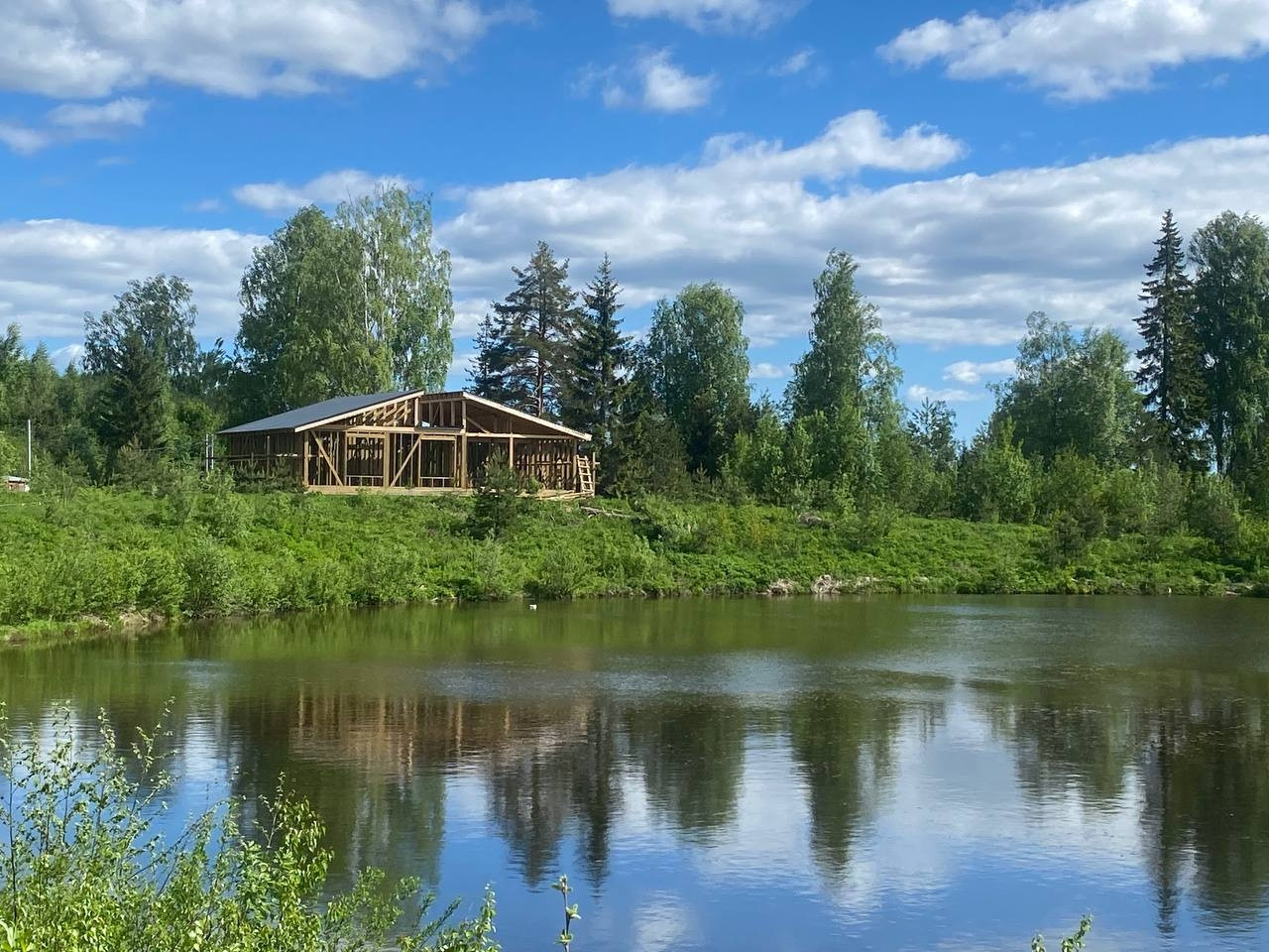 Купить дом, 192 м² по адресу Ленинградская область, Всеволожский район,  Куйвозовское сельское поселение, коттеджный посёлок Стеклянный Ручей, 7/1  за 15 990 000 руб. в Домклик — поиск, проверка, безопасная сделка с жильем  в офисе Сбербанка.